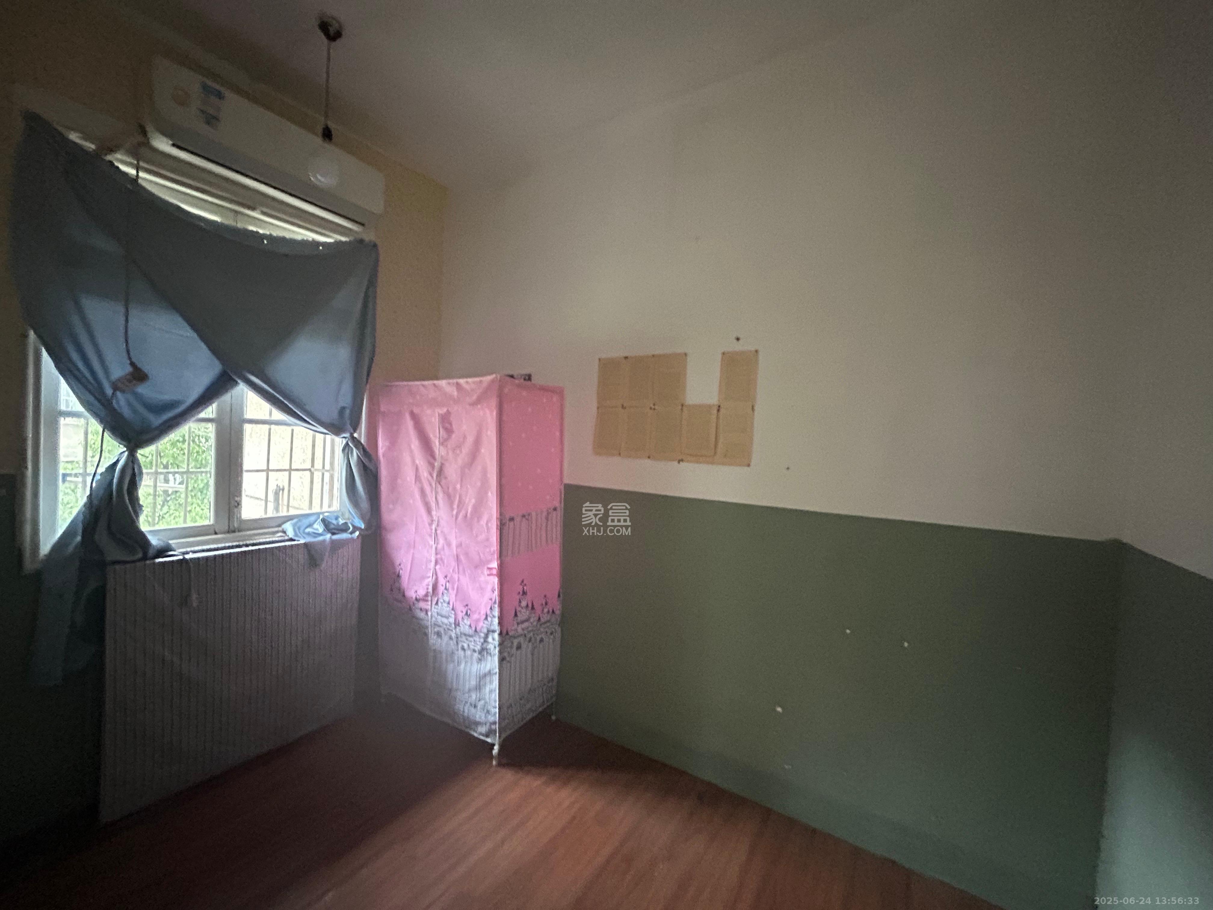 红花坡社区 3室1厅1卫 1500.0元/月 红花坡社区 3室1厅1卫 1500.0元/月室内图