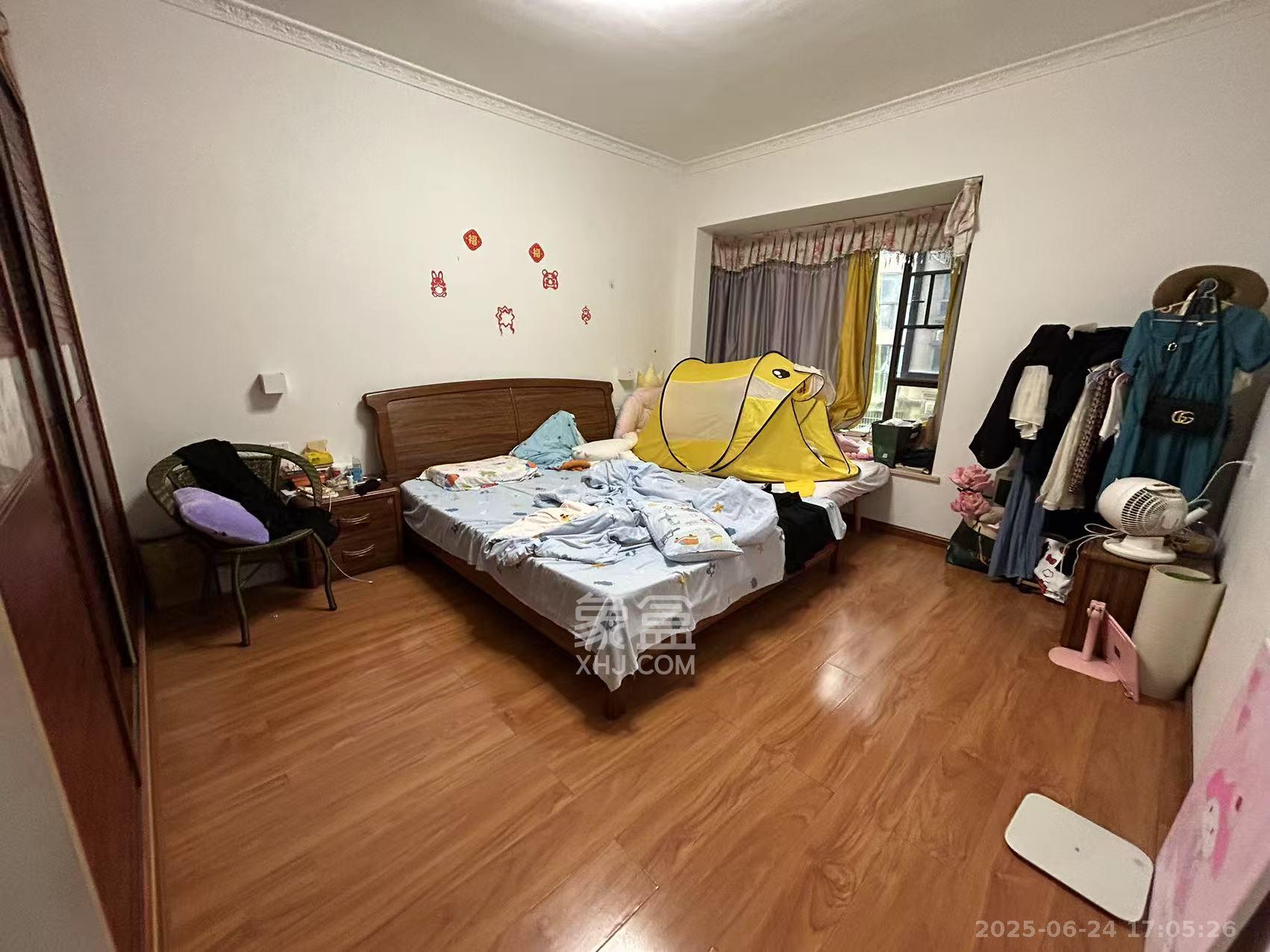 钰龙天下一期  4室2厅2卫   5000.00元/月室内图