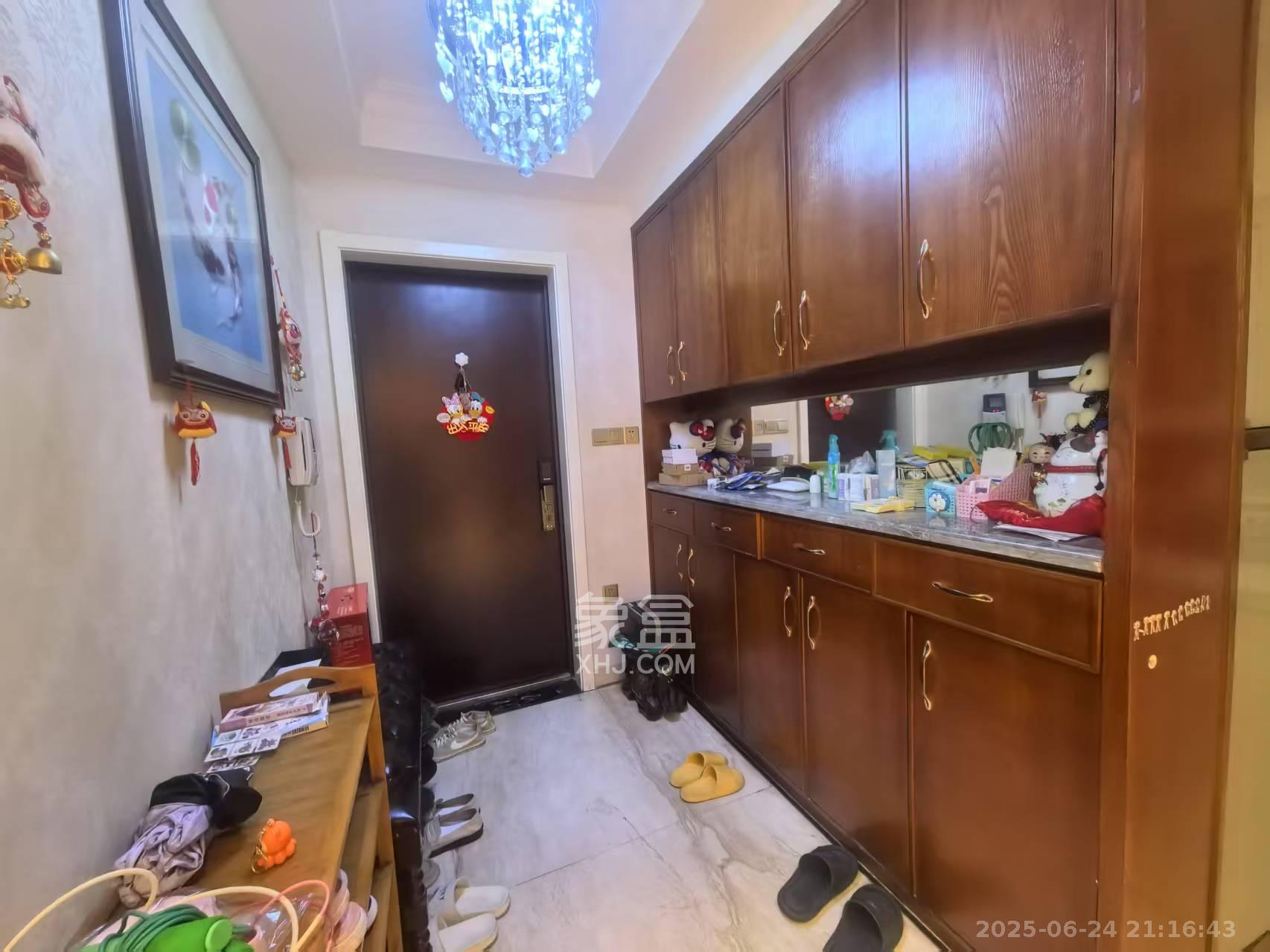 三一街区  5室2厅2卫   4000.00元/月室内图