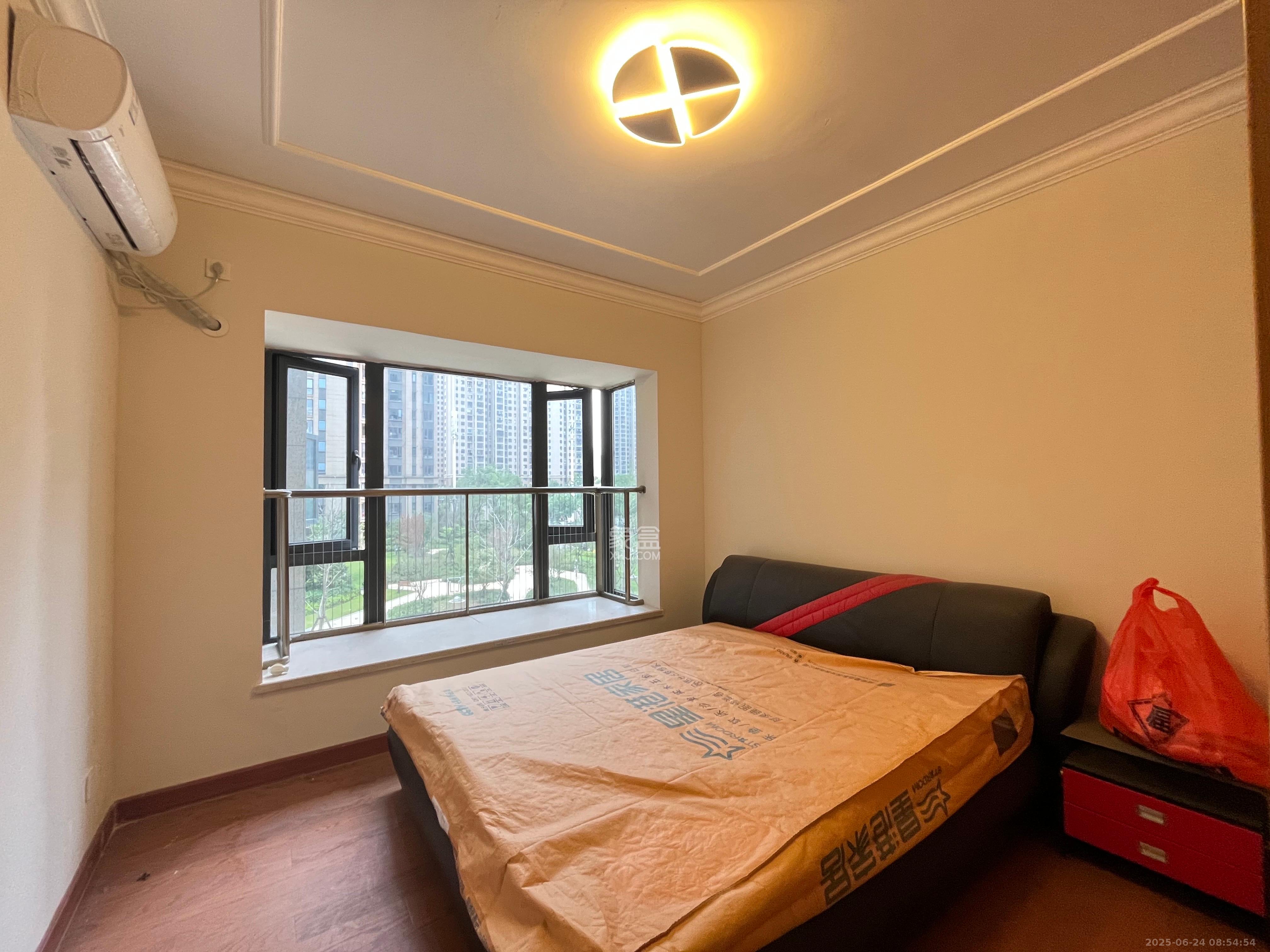 恒大江湾  3室2厅2卫    2500.0元/月 恒大江湾  3室2厅2卫    2500.0元/月室内图