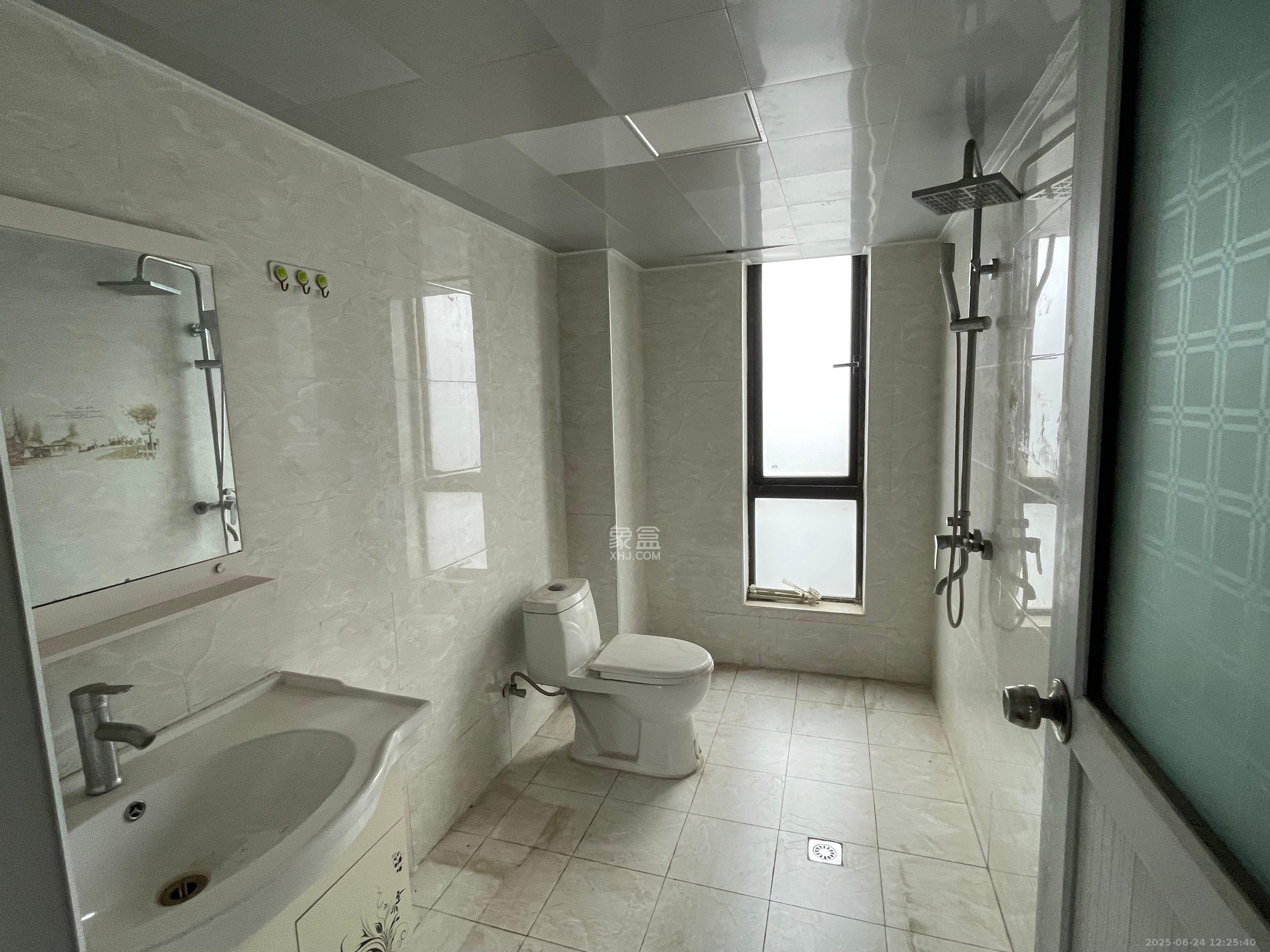 达美D6区 4室2厅2卫 3300.0元/月 达美D6区 4室2厅2卫 3300.0元/月室内图