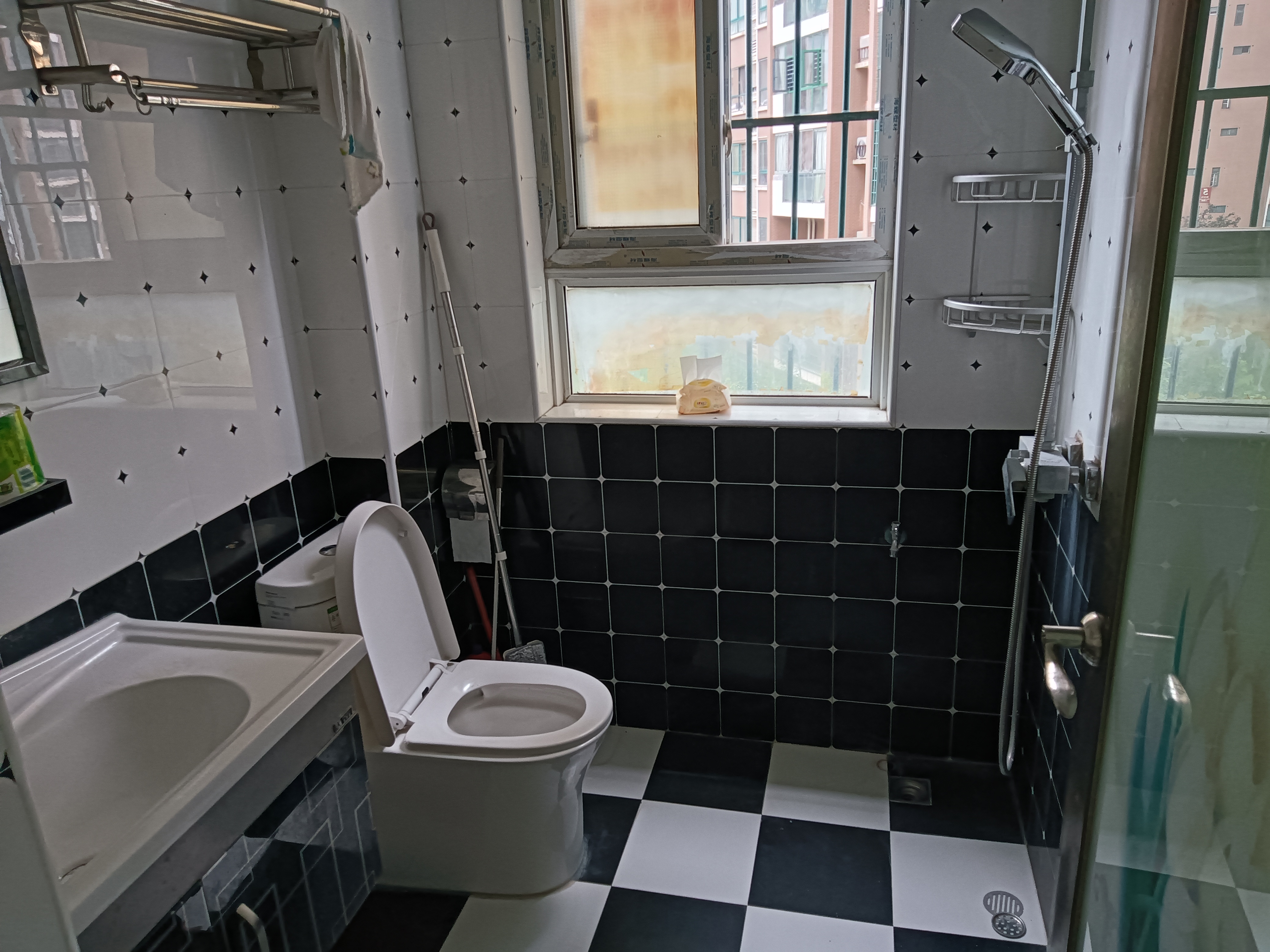 冠都现代城(冠都幸福彼岸) 3室2厅1卫 1500.0元/月 冠都现代城(冠都幸福彼岸) 3室2厅1卫 1500.0元/月室内图