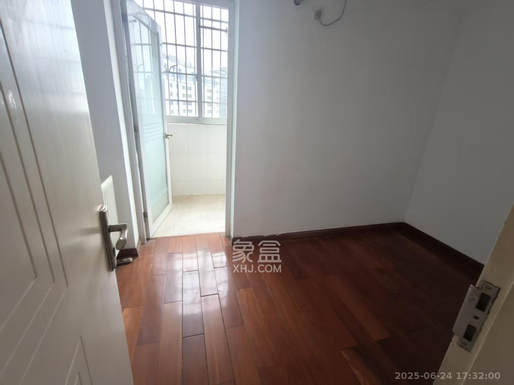 丰泉家园  3室1厅1卫    4200.0元/月 丰泉家园  3室1厅1卫    4200.0元/月室内图