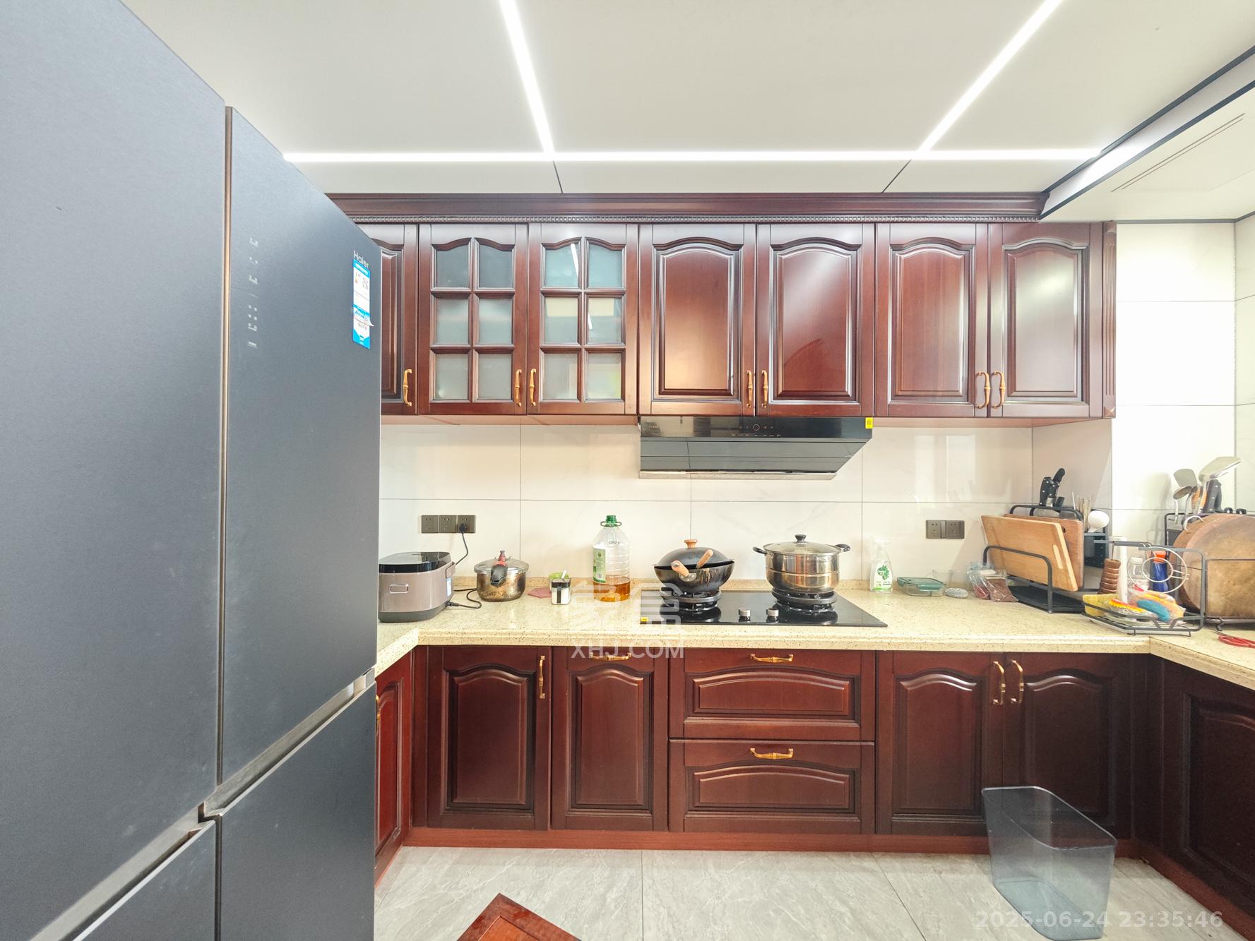 金质嘉苑 4室2厅2卫 190.0万 金质嘉苑 4室2厅2卫 190.0万厨房