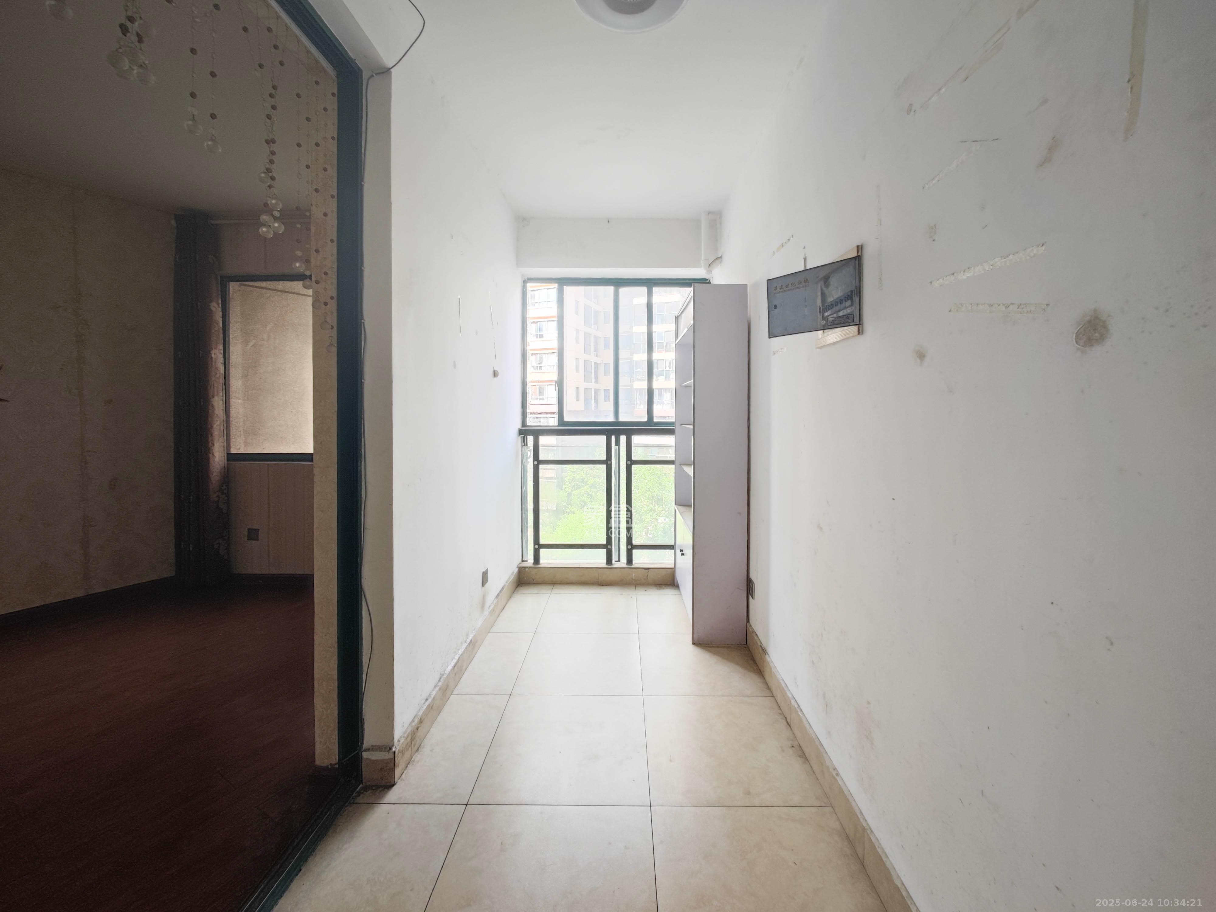 华盛世纪新城  3室2厅2卫    102.0万阳台