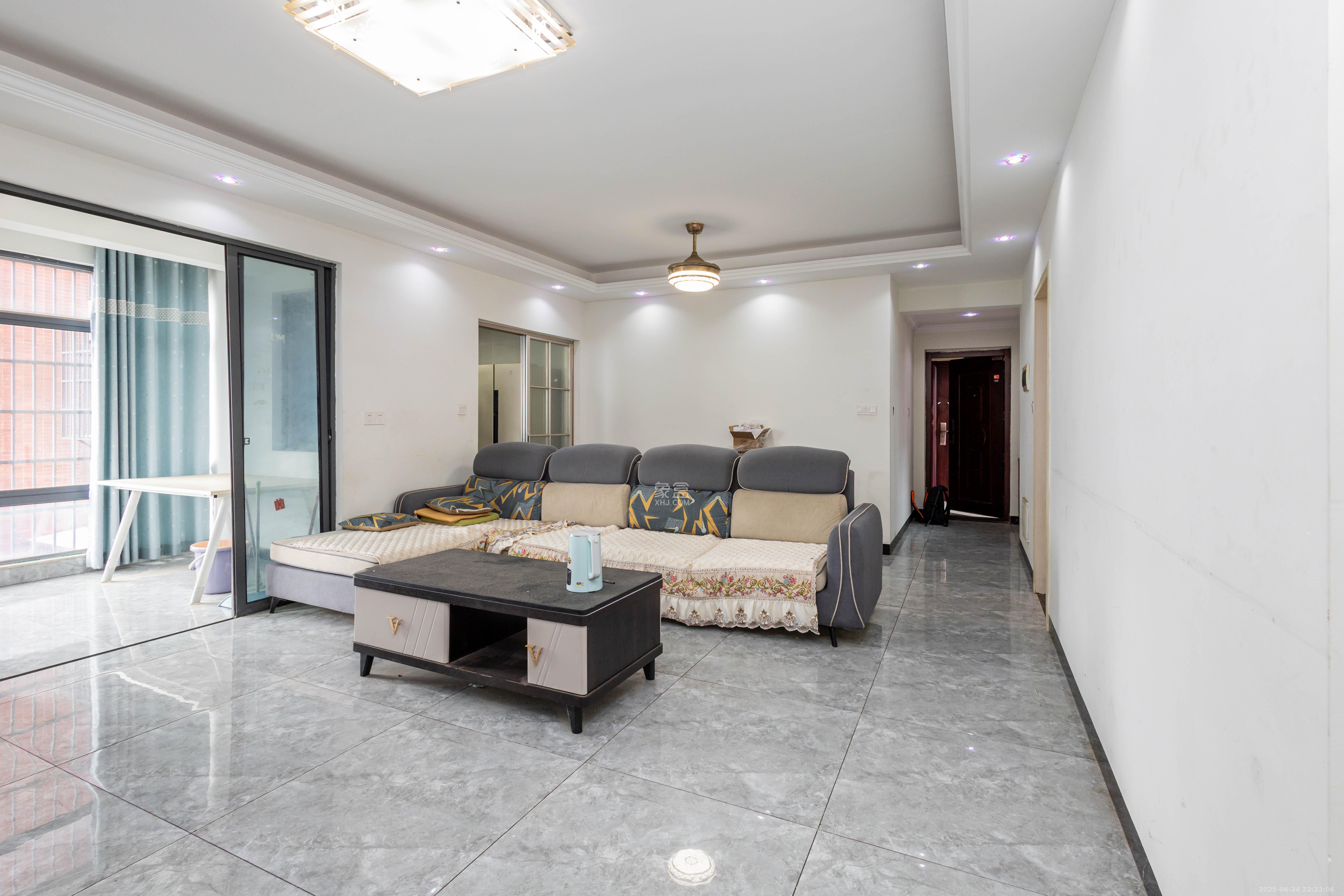 海德公园  4室2厅1卫    75.0万 海德公园  4室2厅1卫    75.0万客厅