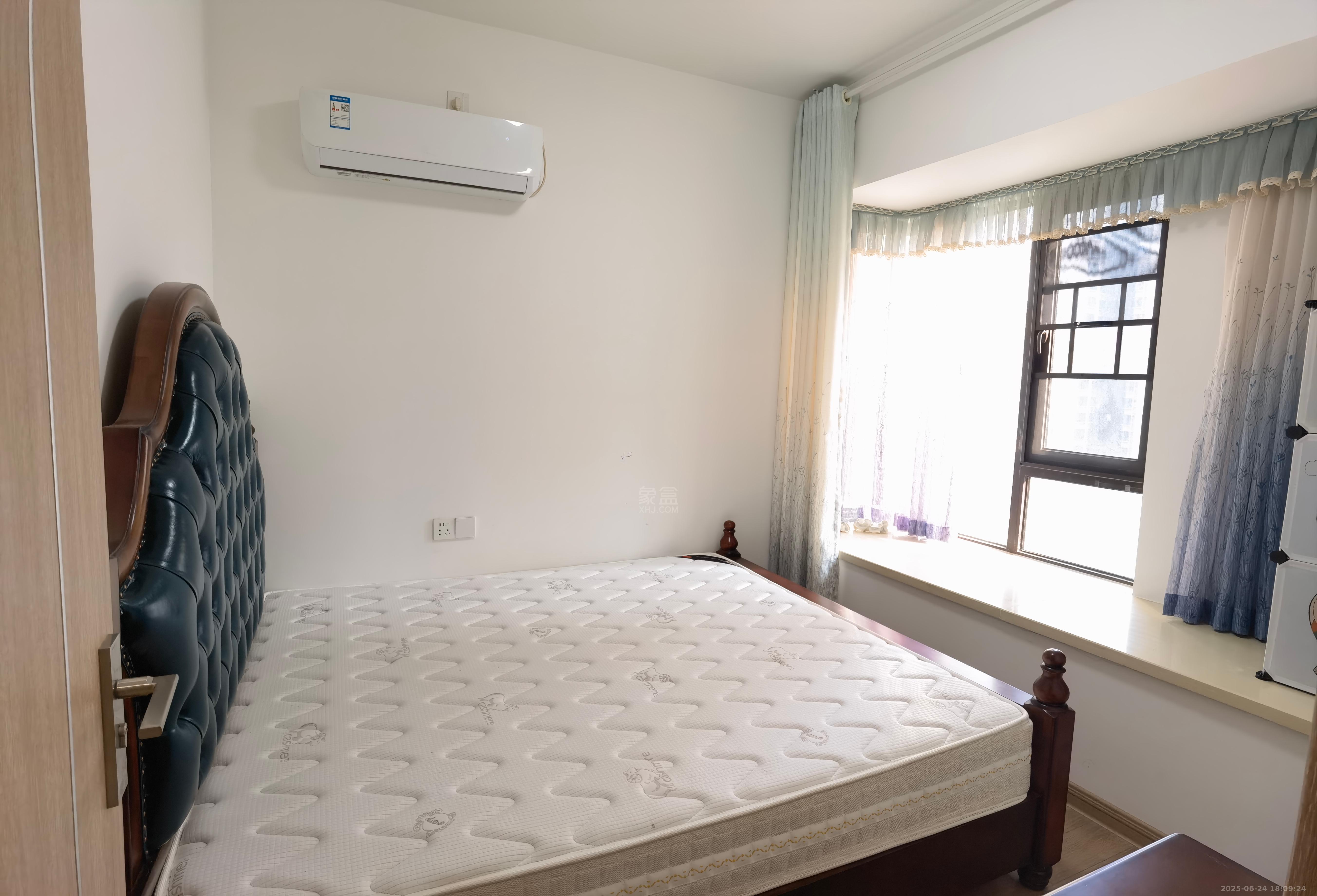 蓝溪谷 3室2厅2卫 2200.0元/月 蓝溪谷 3室2厅2卫 2200.0元/月室内图