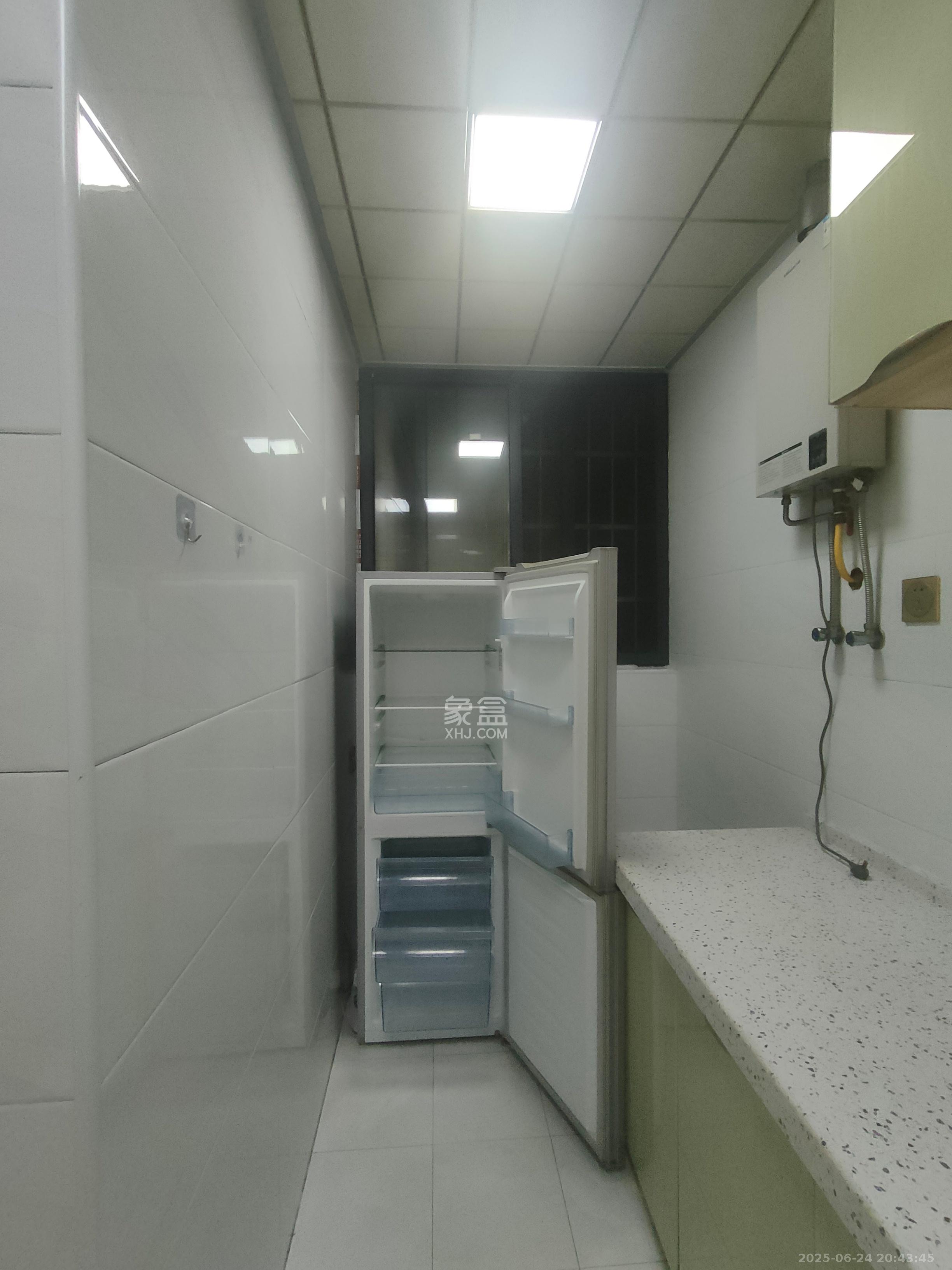 嘉顺苑 3室2厅1卫 2100.0元/月 嘉顺苑 3室2厅1卫 2100.0元/月室内图