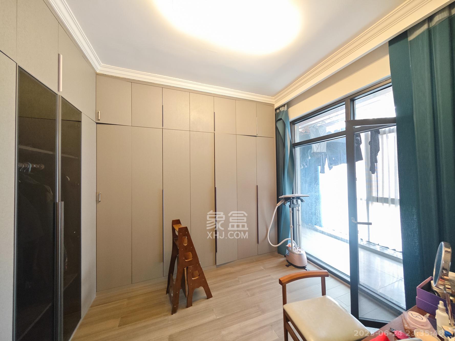 金质嘉苑 4室2厅2卫 190.0万 金质嘉苑 4室2厅2卫 190.0万卧室