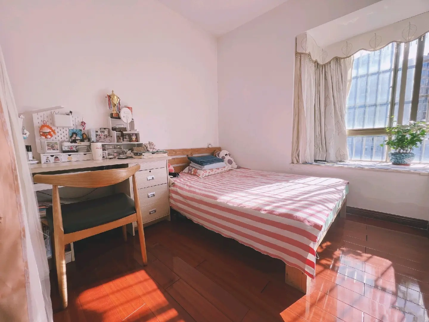 夏瑶花苑 2室1厅1卫 2500.00元/月 夏瑶花苑 2室1厅1卫 2500.00元/月室内图