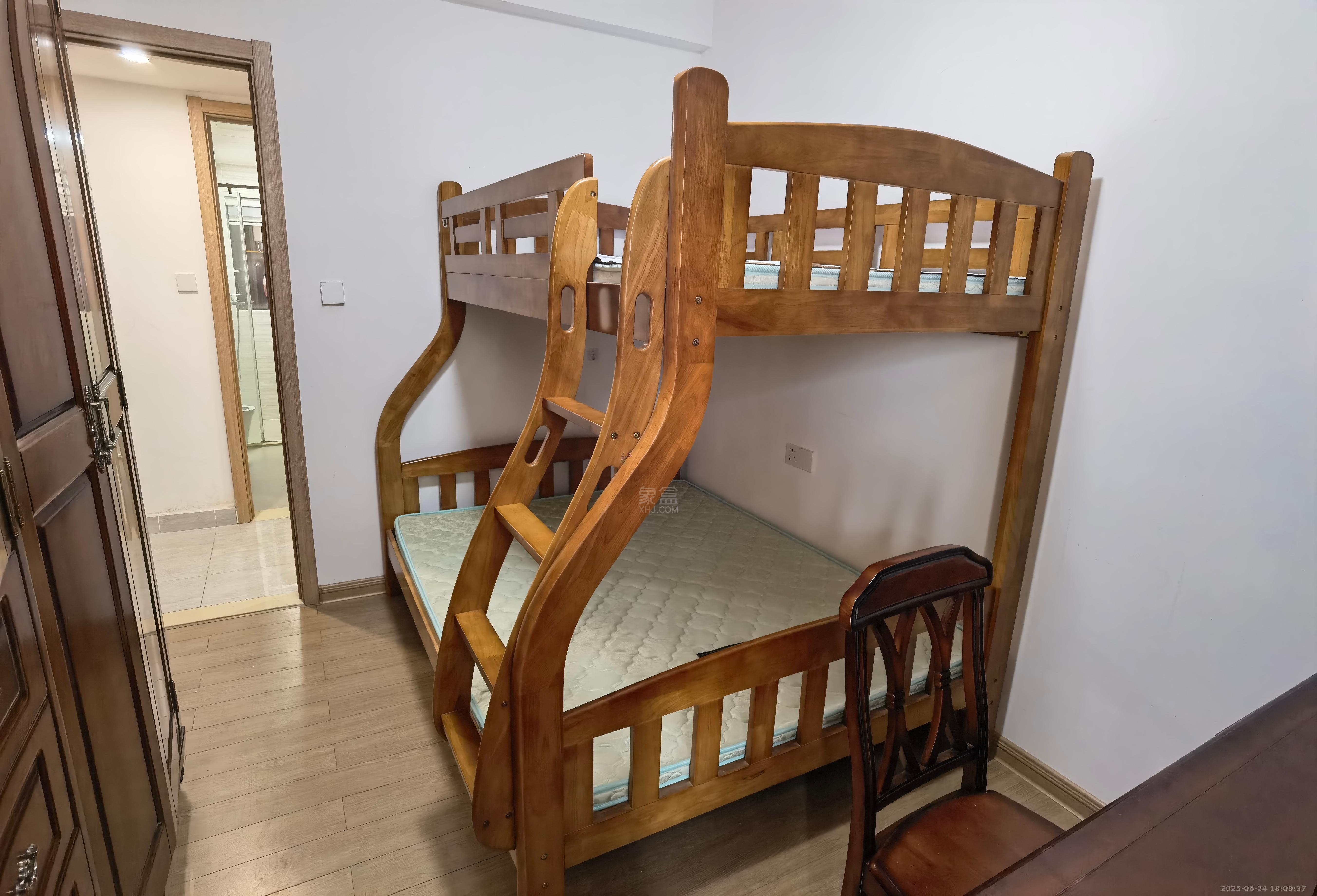 蓝溪谷 3室2厅2卫 2200.0元/月 蓝溪谷 3室2厅2卫 2200.0元/月室内图