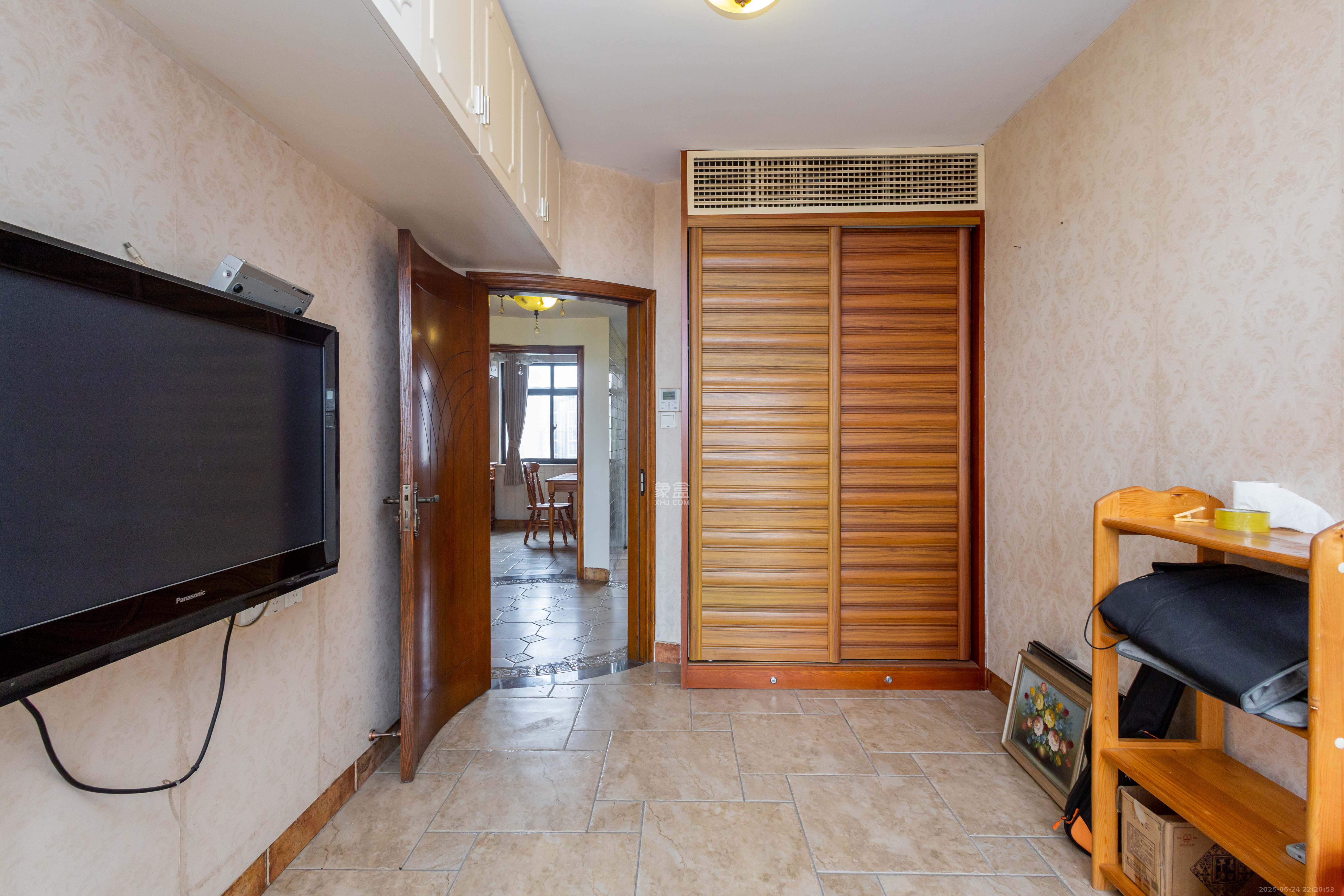 康桥长郡 4室2厅2卫 110.0万 康桥长郡 4室2厅2卫 110.0万卧室