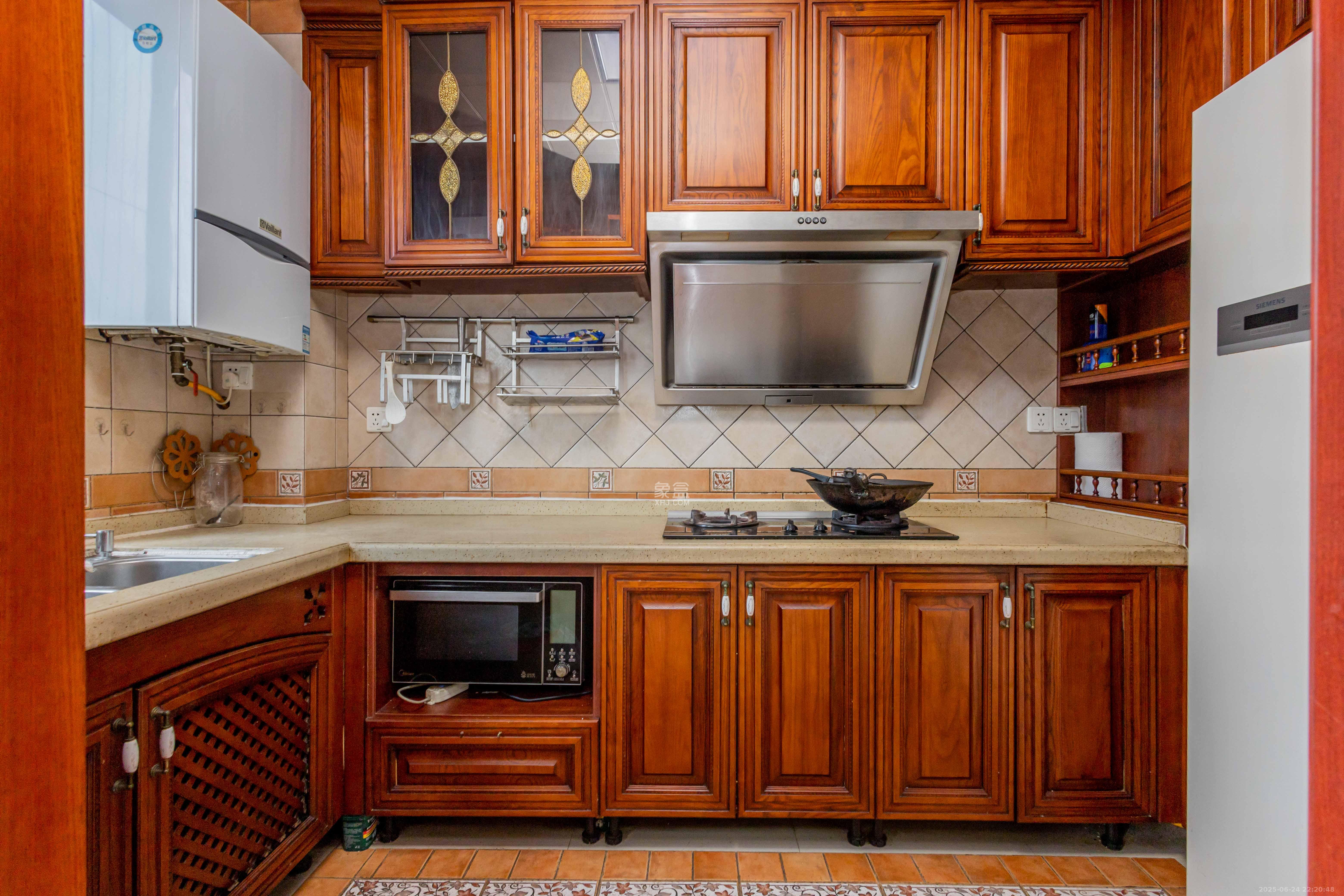 康桥长郡  4室2厅2卫    110.0万厨房