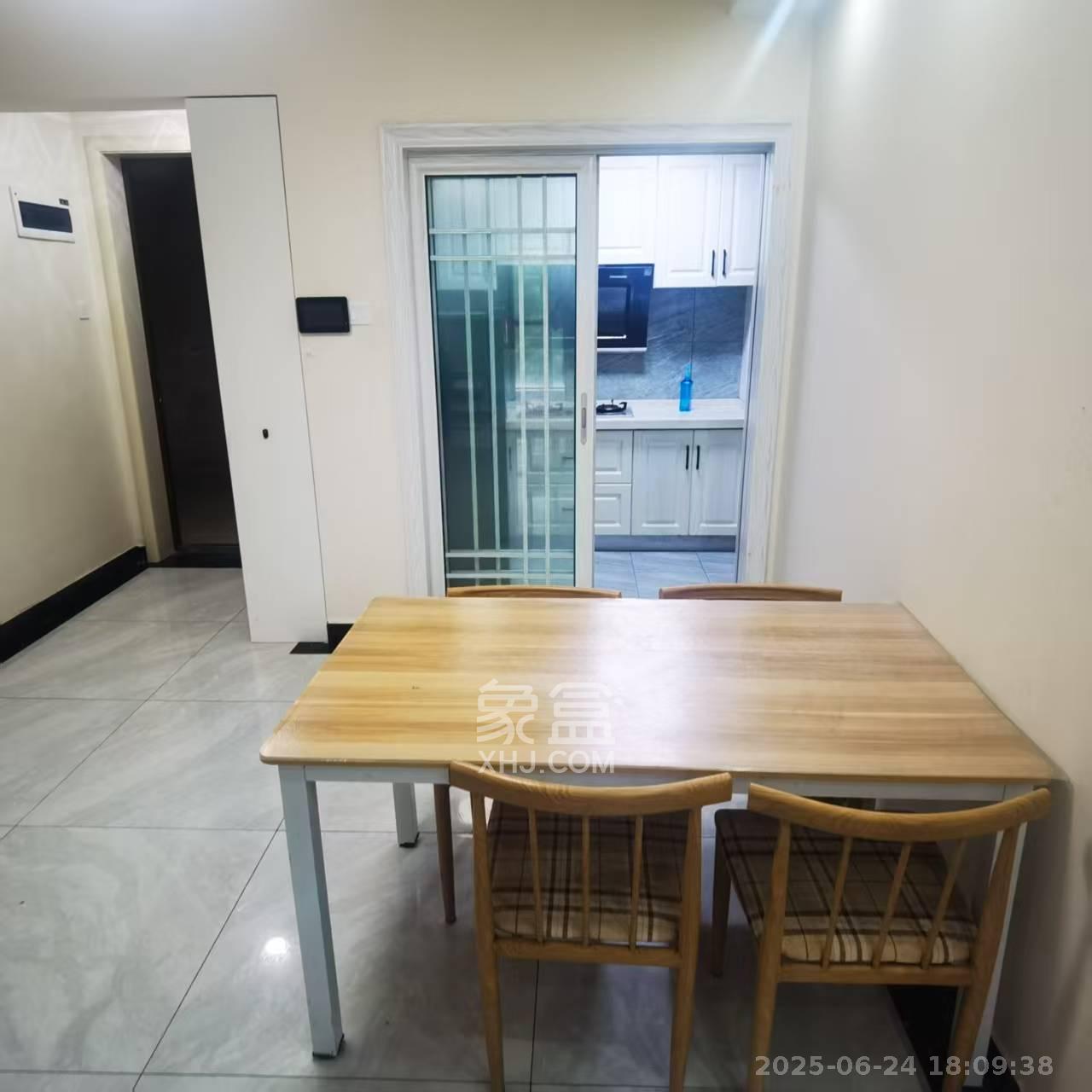 卓越浅水湾  3室2厅2卫    2600.0元/月 卓越浅水湾  3室2厅2卫    2600.0元/月室内图