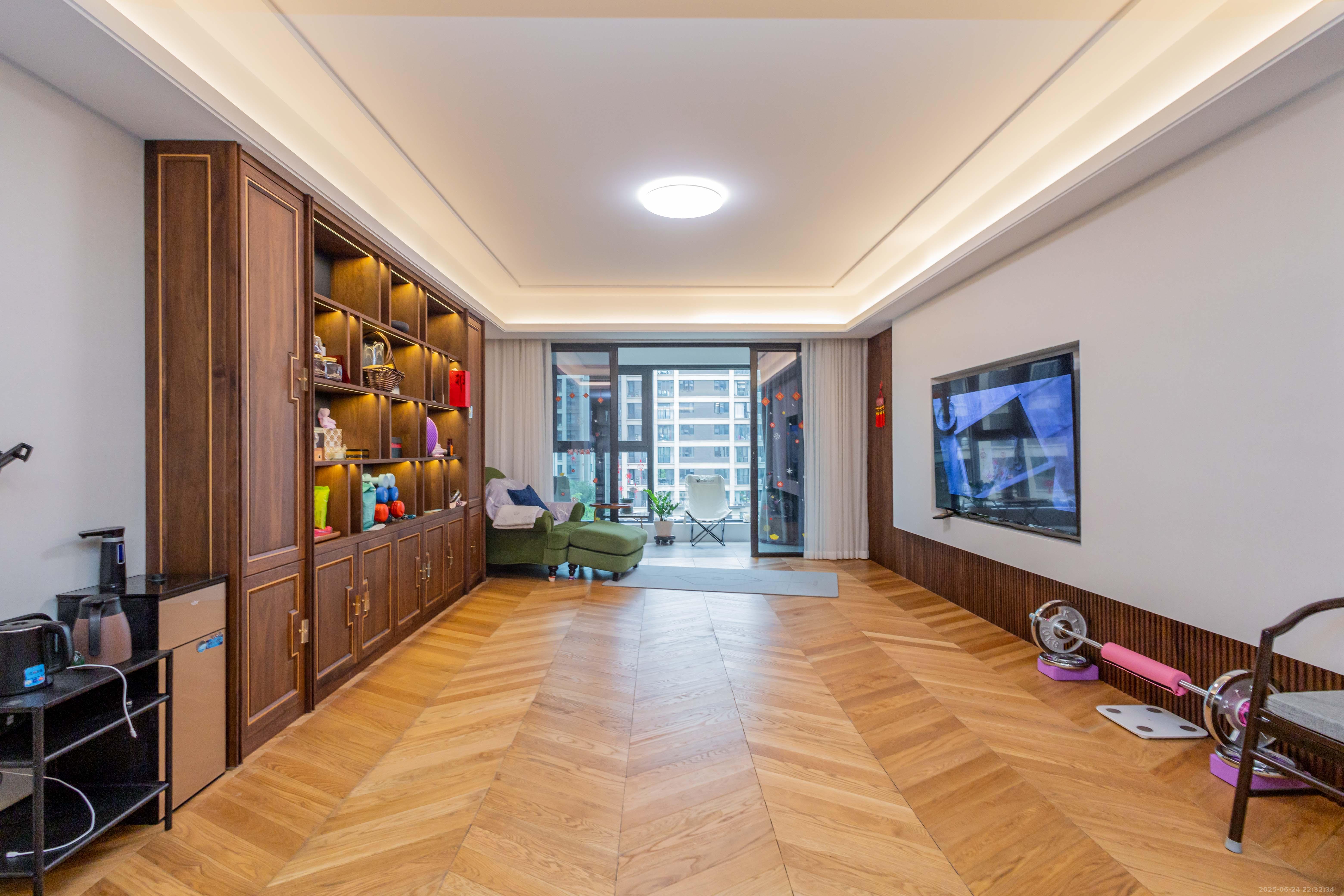 金茂建发观悦  4室2厅3卫    305.0万客厅