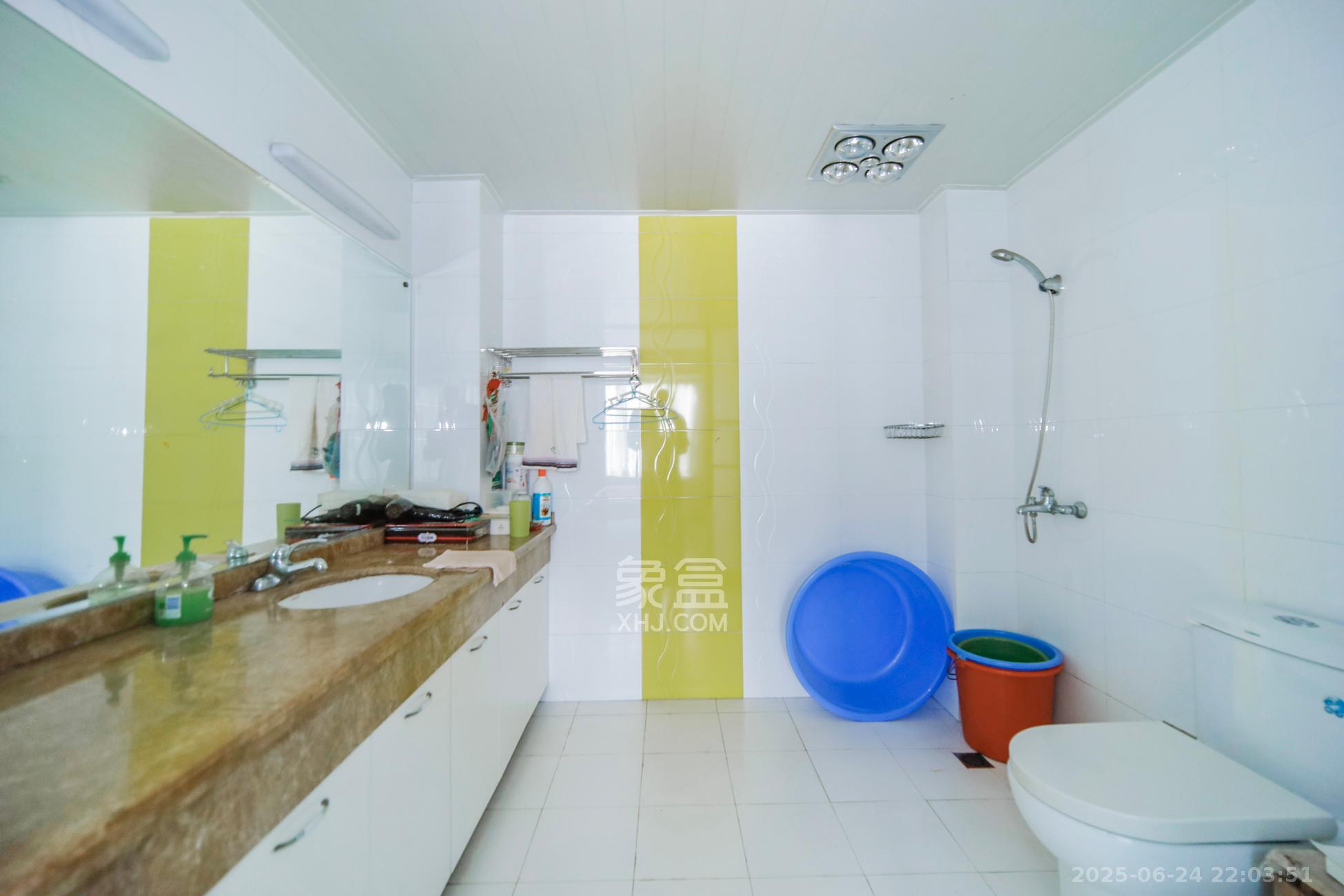 中建桂苑 3室2厅1卫 76.8万 中建桂苑 3室2厅1卫 76.8万卫生间