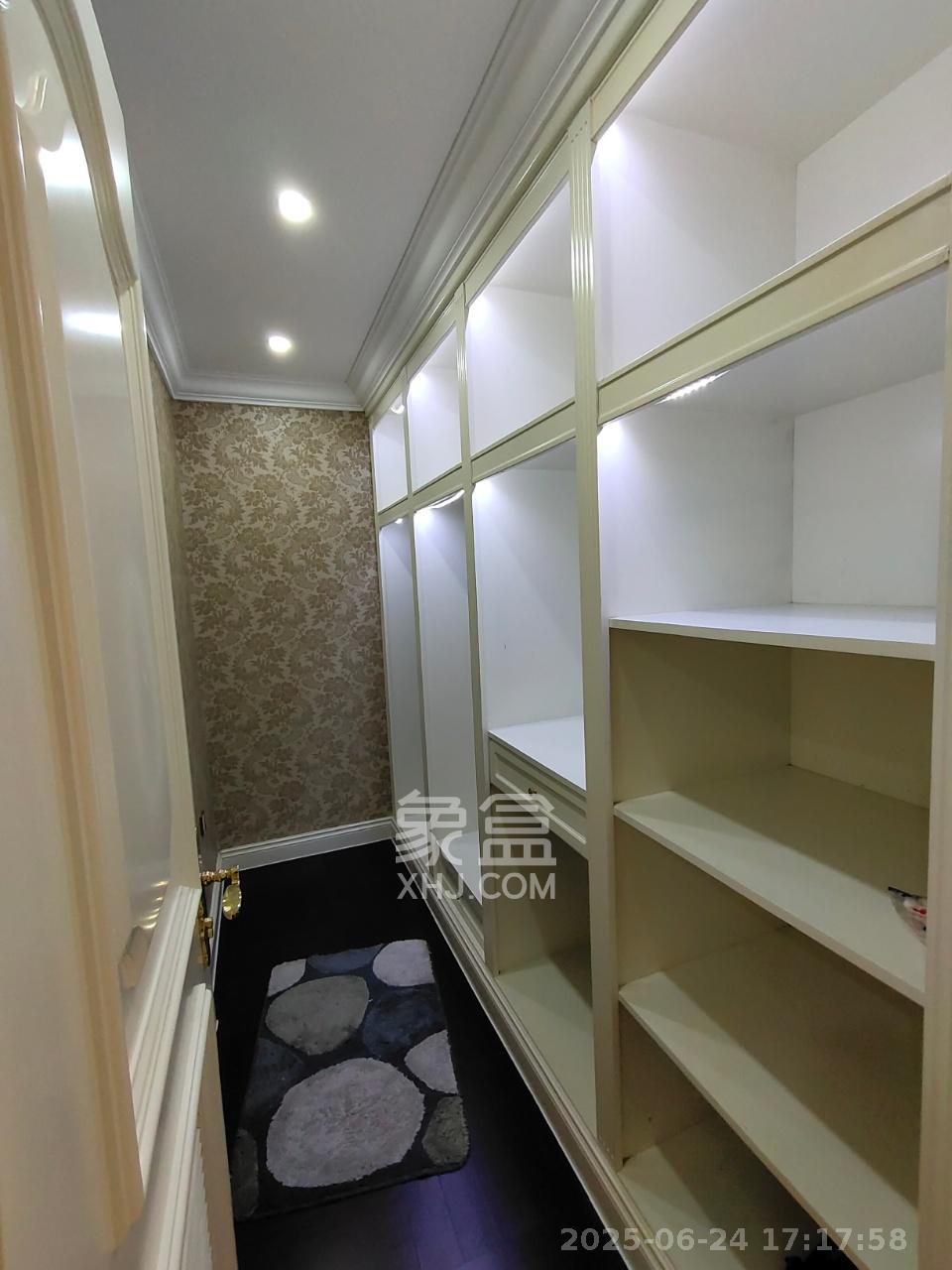 万达公馆  3室2厅2卫    11000.0元/月 万达公馆  3室2厅2卫    11000.0元/月室内图