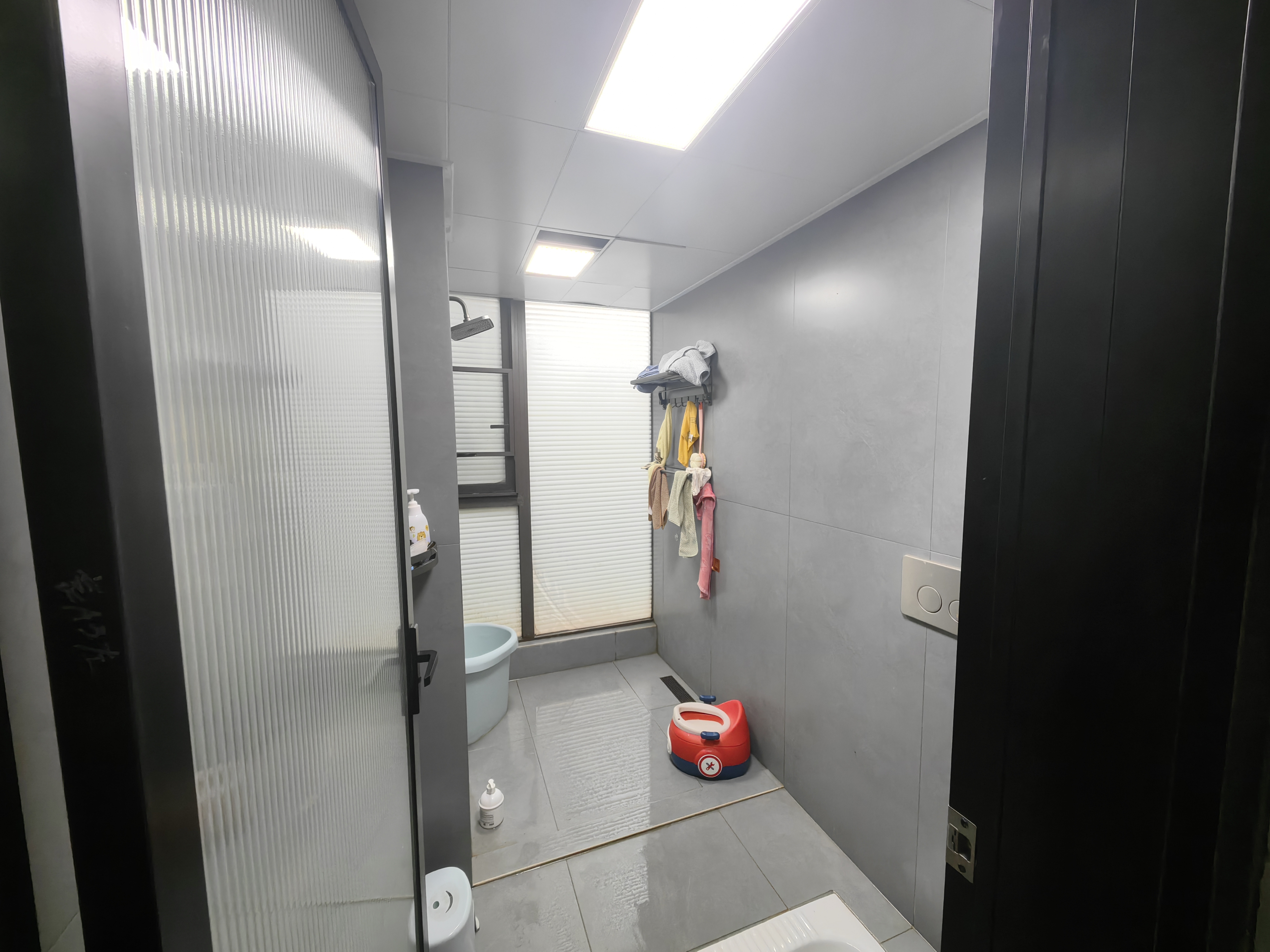 江与城  4室2厅2卫   130.00万客厅