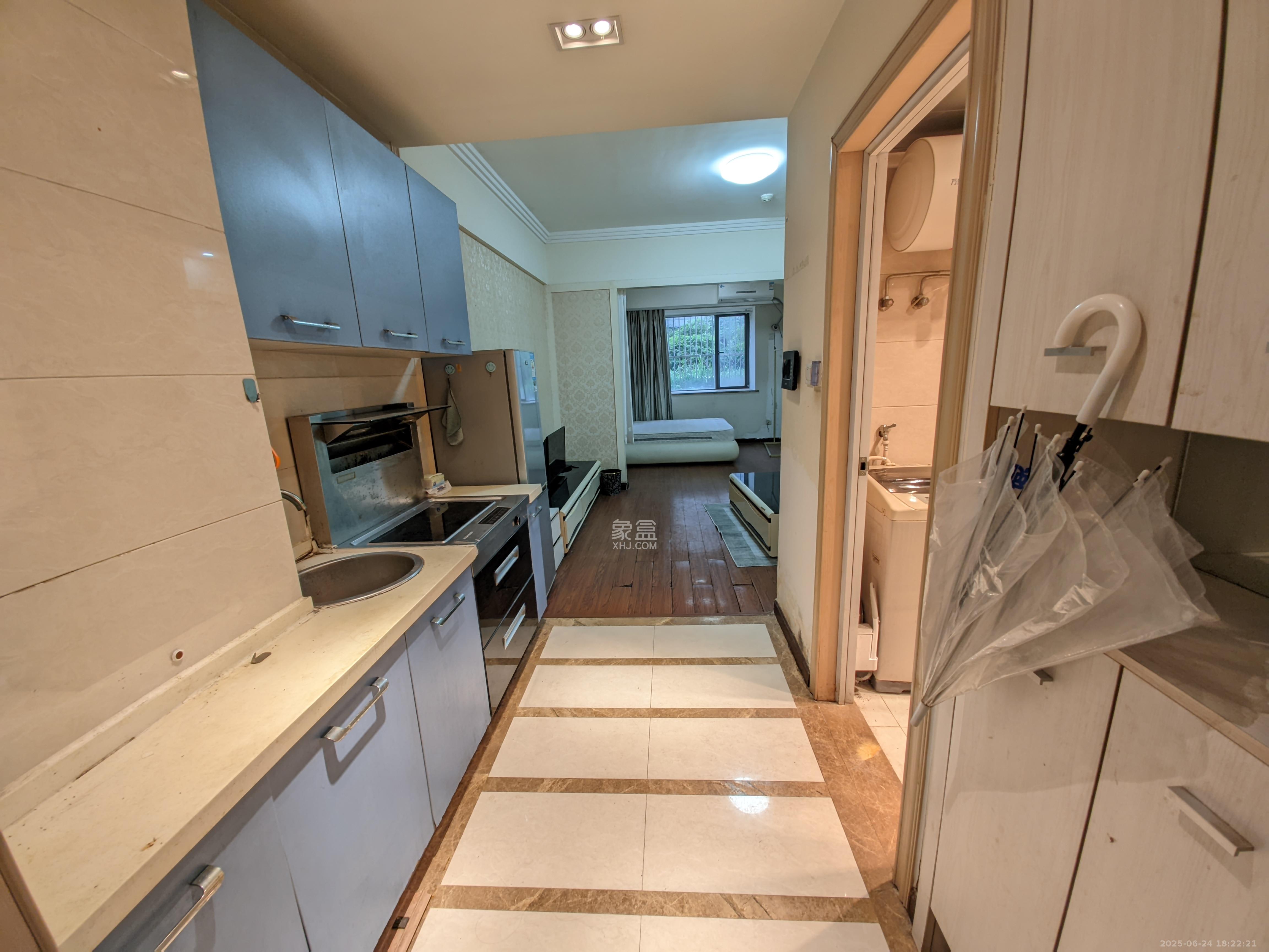 西子一间  0室0厅1卫    1400.0元/月室内图