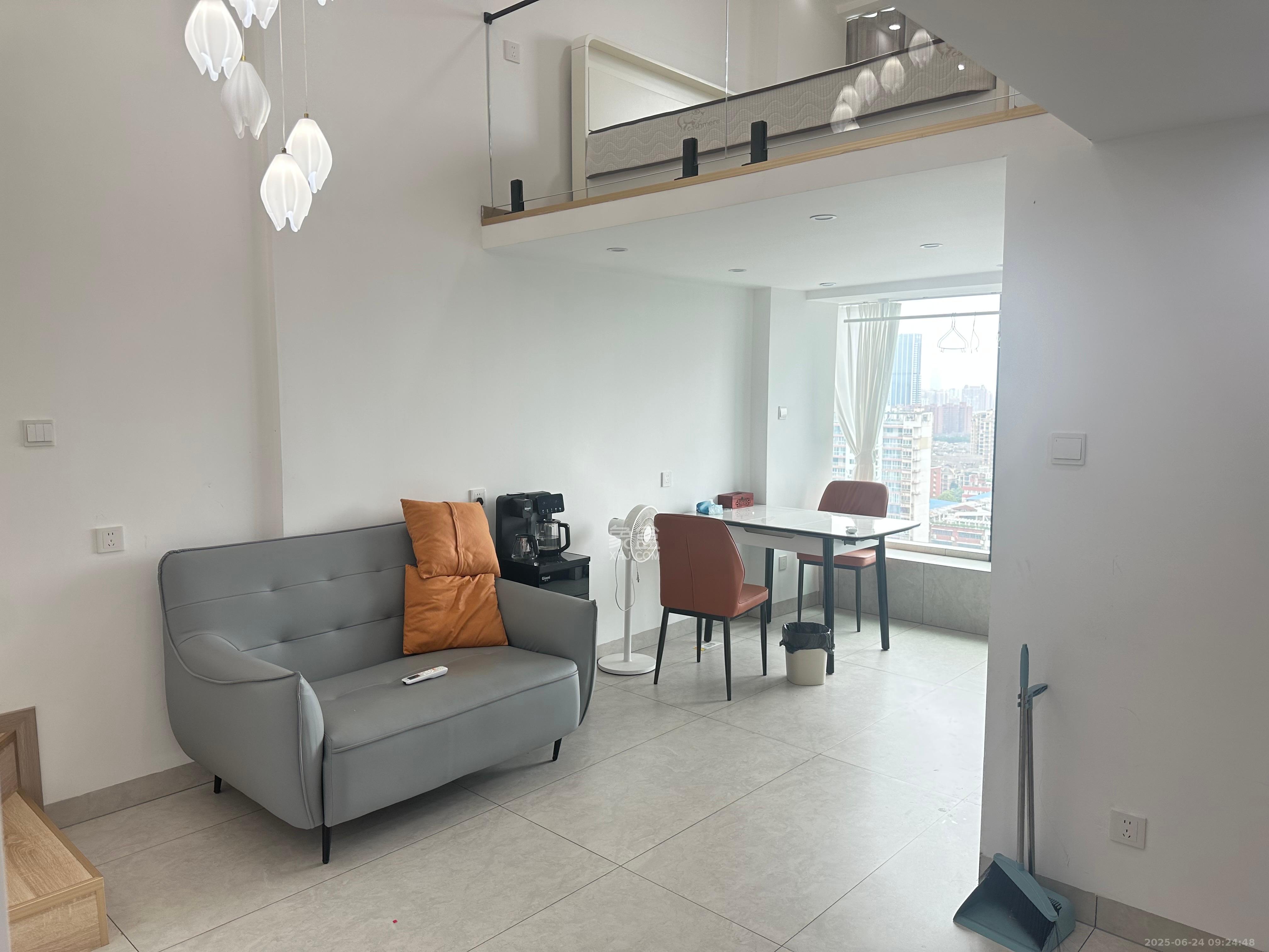 京武浪琴山三期(京武中心)  1室0厅0卫    2800.0元/月 京武浪琴山三期(京武中心)  1室0厅0卫    2800.0元/月