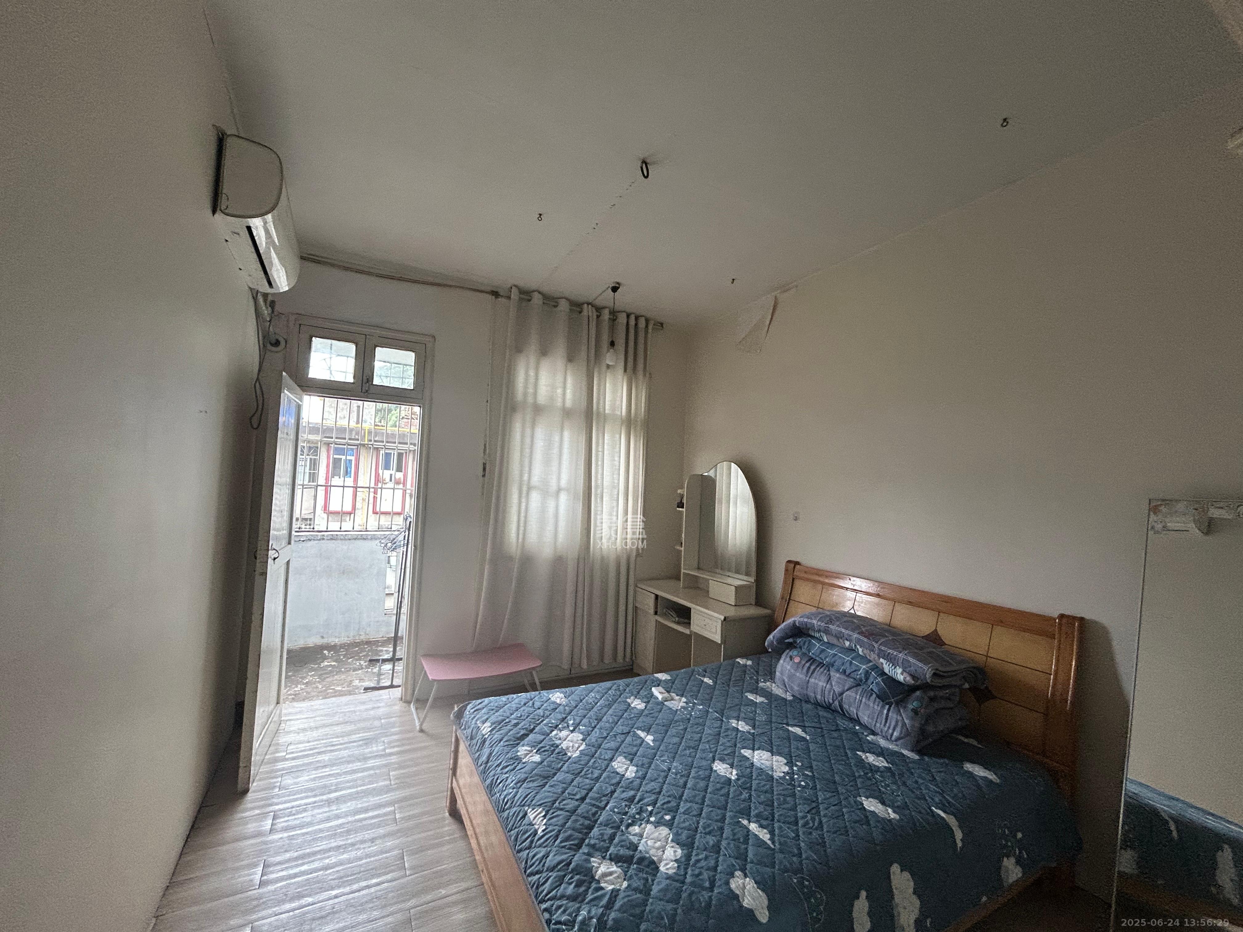 红花坡社区 3室1厅1卫 1500.0元/月 红花坡社区 3室1厅1卫 1500.0元/月室内图