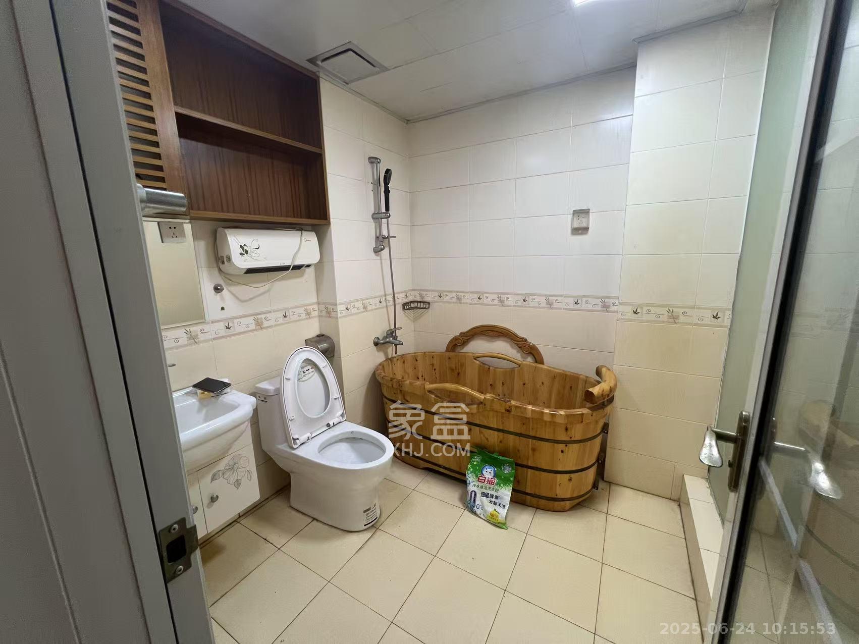 鸿景苑  3室2厅2卫   3600.00元/月室内图
