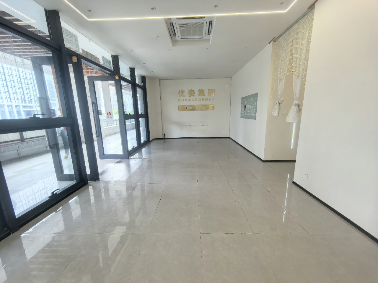 海域阳光(一二期) 3室2厅2卫 3800.0元/月 海域阳光(一二期) 3室2厅2卫 3800.0元/月室内图