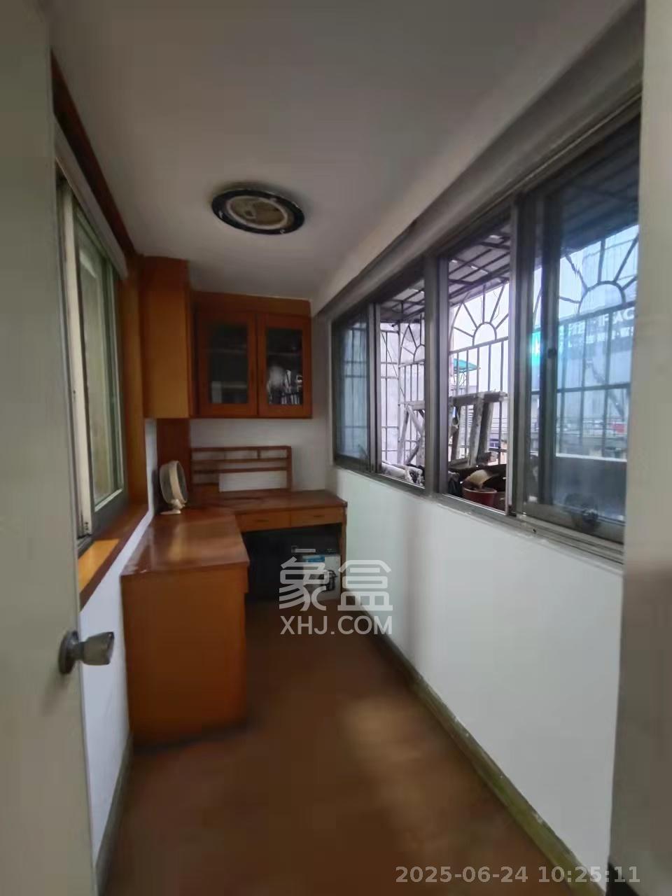坡子街综合楼  2室1厅1卫   1800.00元/月室内图