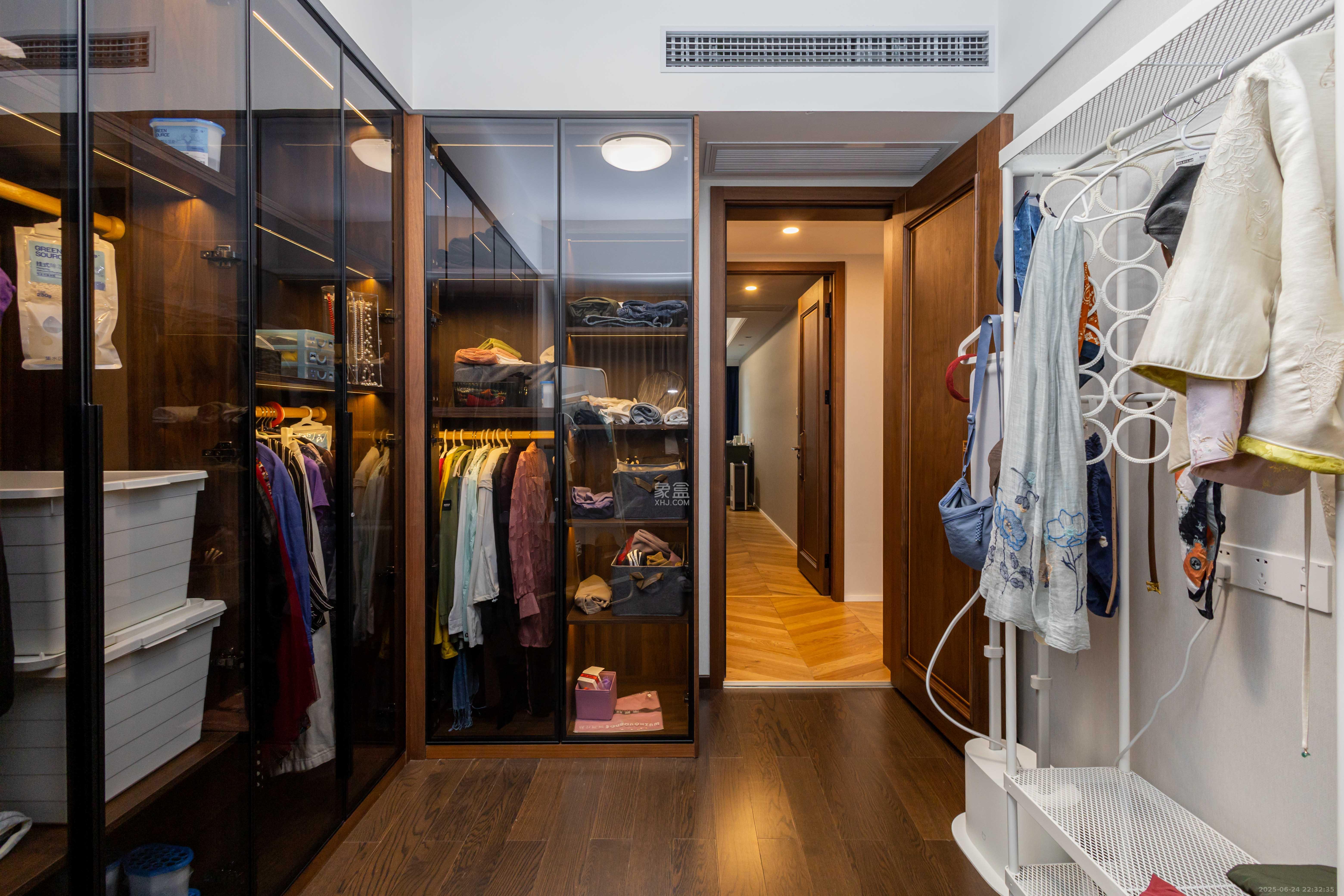 金茂建发观悦  4室2厅3卫    305.0万卧室