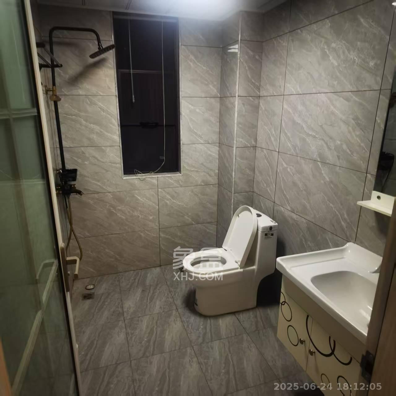 卓越浅水湾  3室2厅2卫    2600.0元/月 卓越浅水湾  3室2厅2卫    2600.0元/月室内图