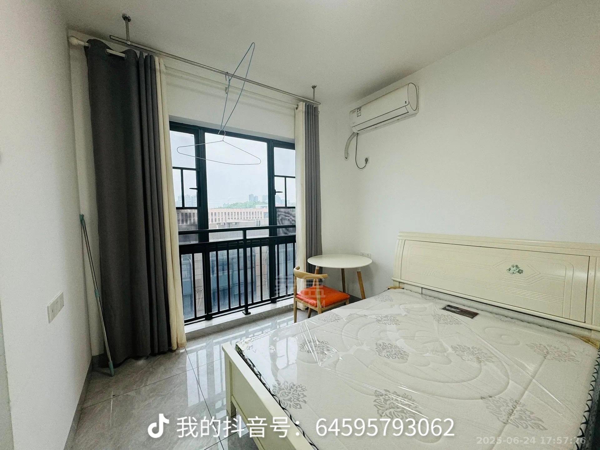 文艺复兴(未来城) 1室1厅1卫 1000.0元/月 文艺复兴(未来城) 1室1厅1卫 1000.0元/月室内图