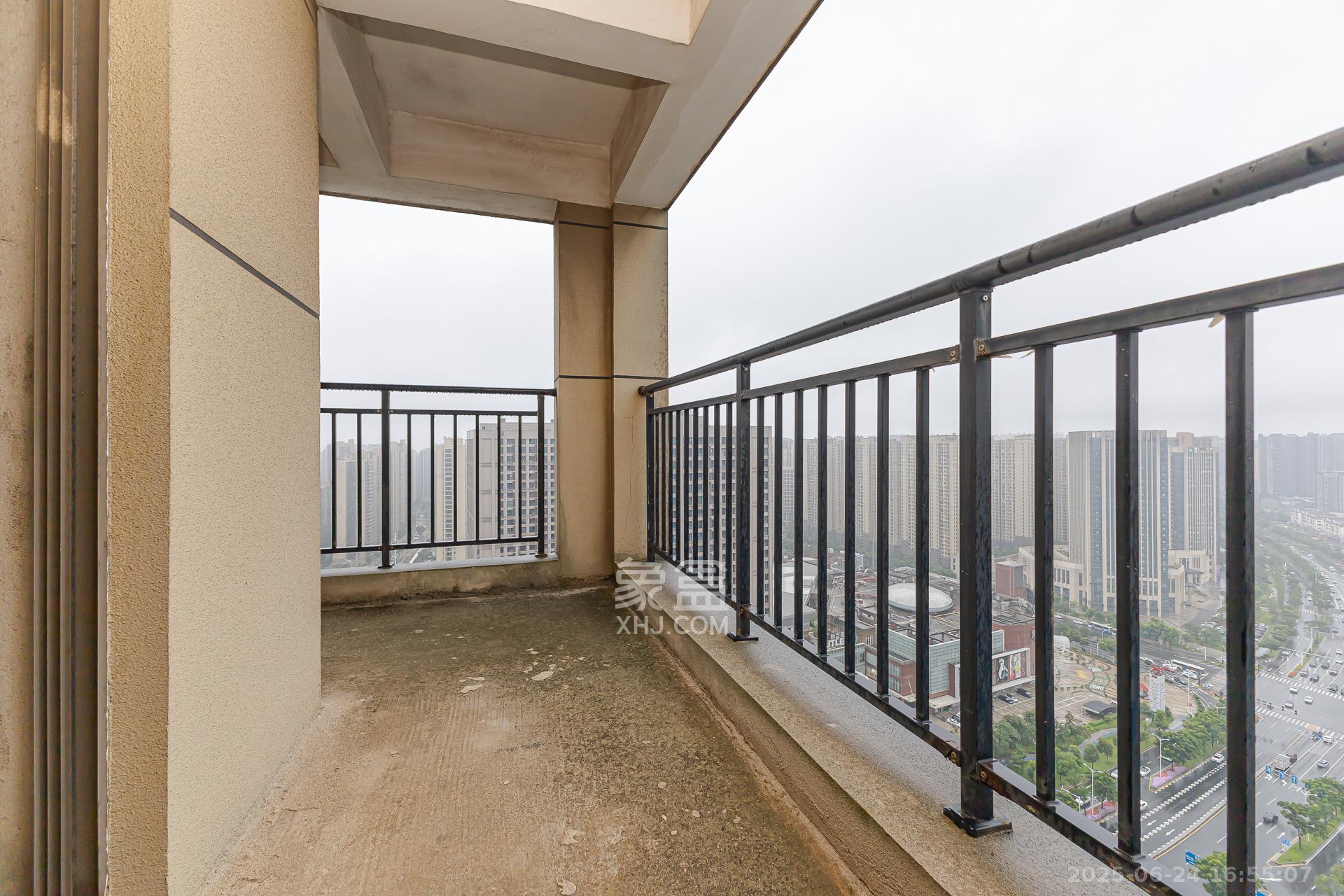 长高圆梦佳苑  4室2厅2卫    118.0万 长高圆梦佳苑  4室2厅2卫    118.0万阳台