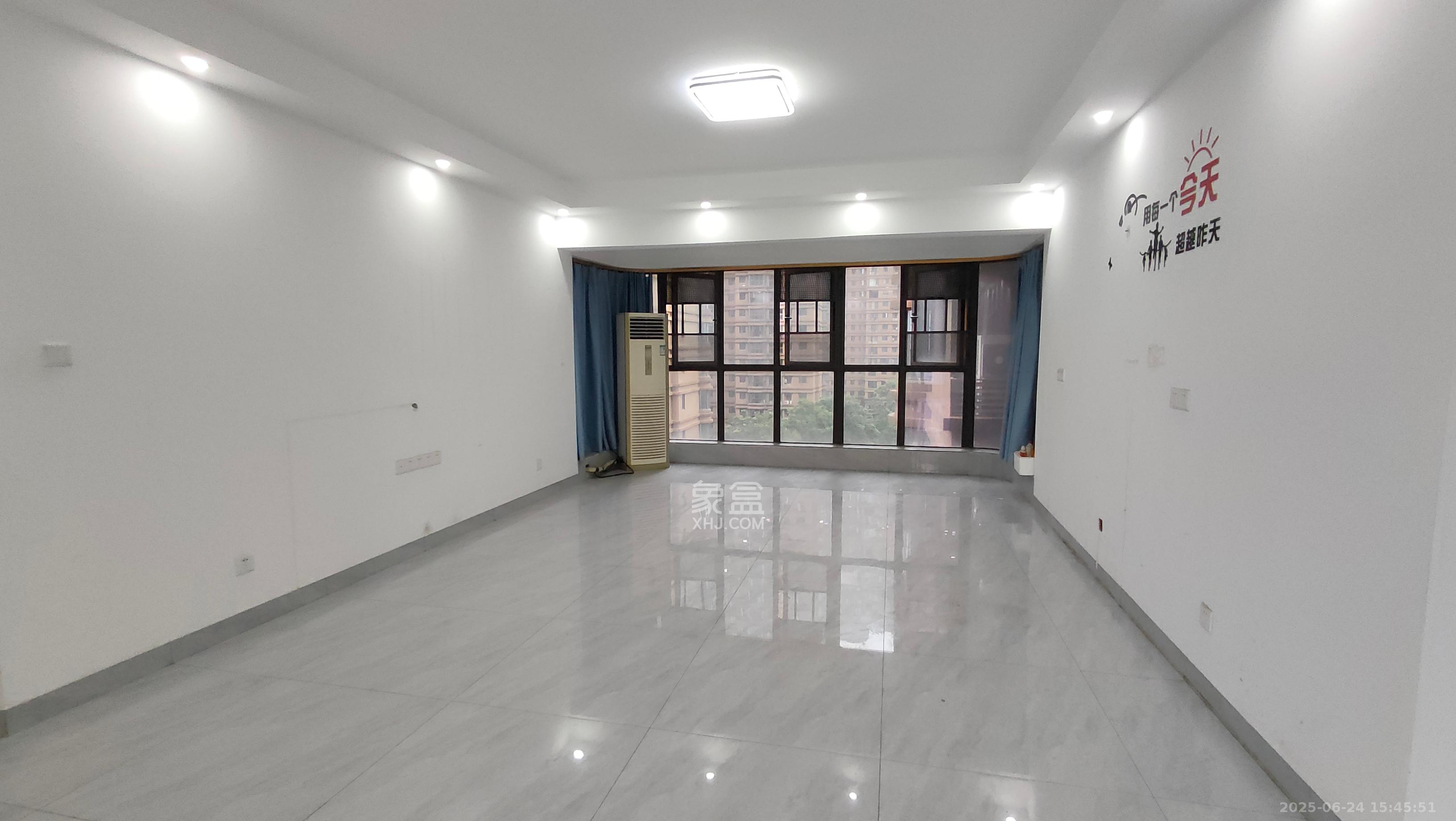 润和美郡(润和紫郡五期) 5室2厅2卫 2300.0元/月 润和美郡(润和紫郡五期) 5室2厅2卫 2300.0元/月室内图