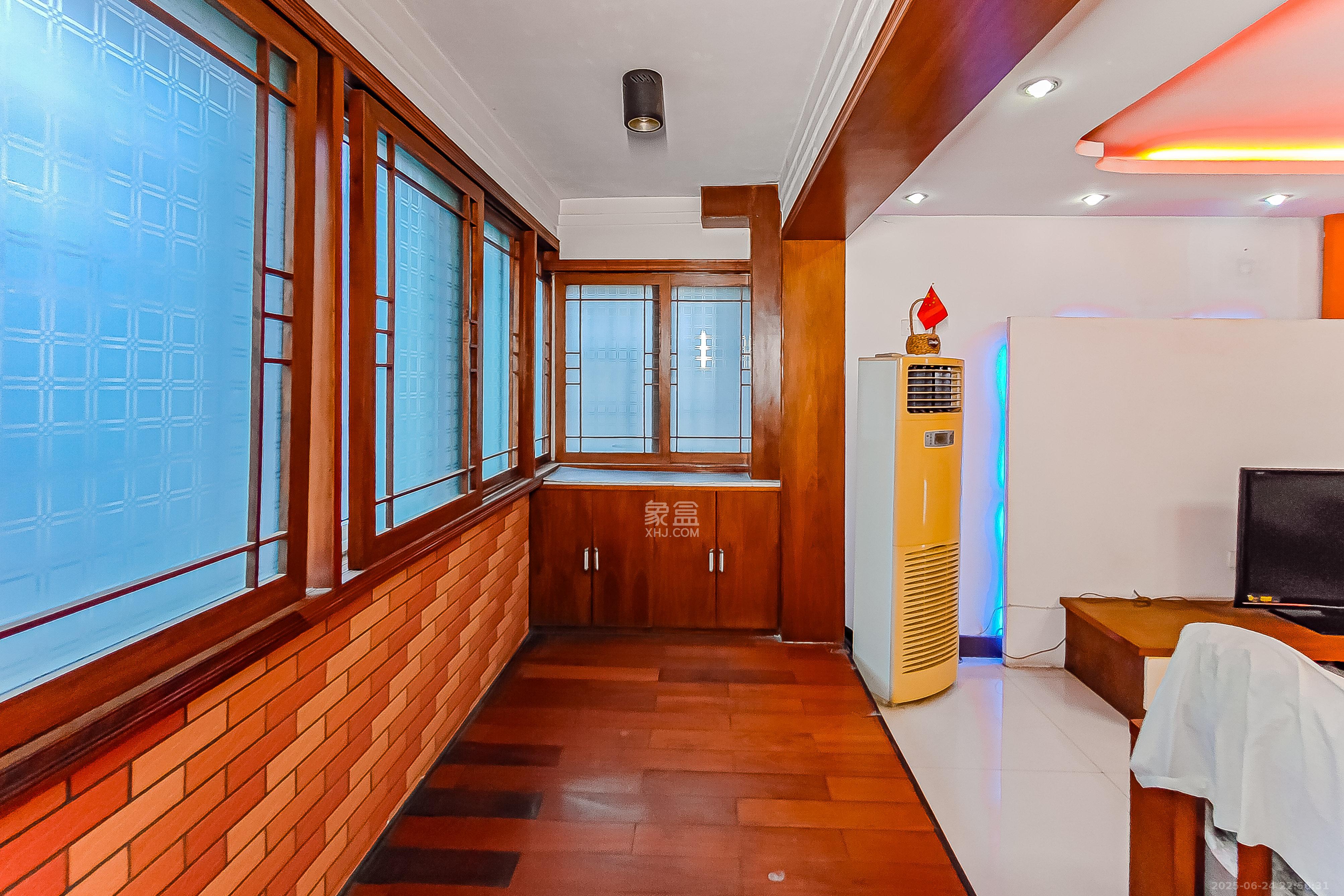 森宇佳园 3室2厅2卫 75.0万 森宇佳园 3室2厅2卫 75.0万阳台