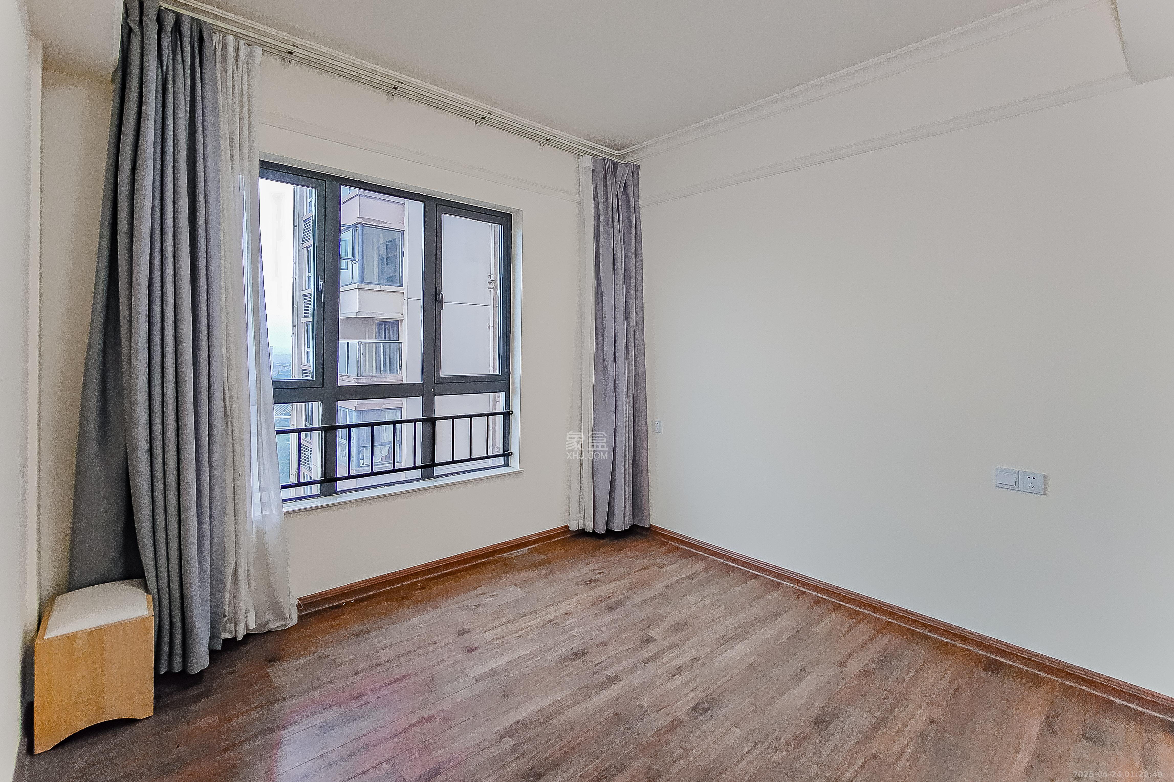 碧桂园威尼斯城 4室3厅3卫 260.0万 碧桂园威尼斯城 4室3厅3卫 260.0万卧室