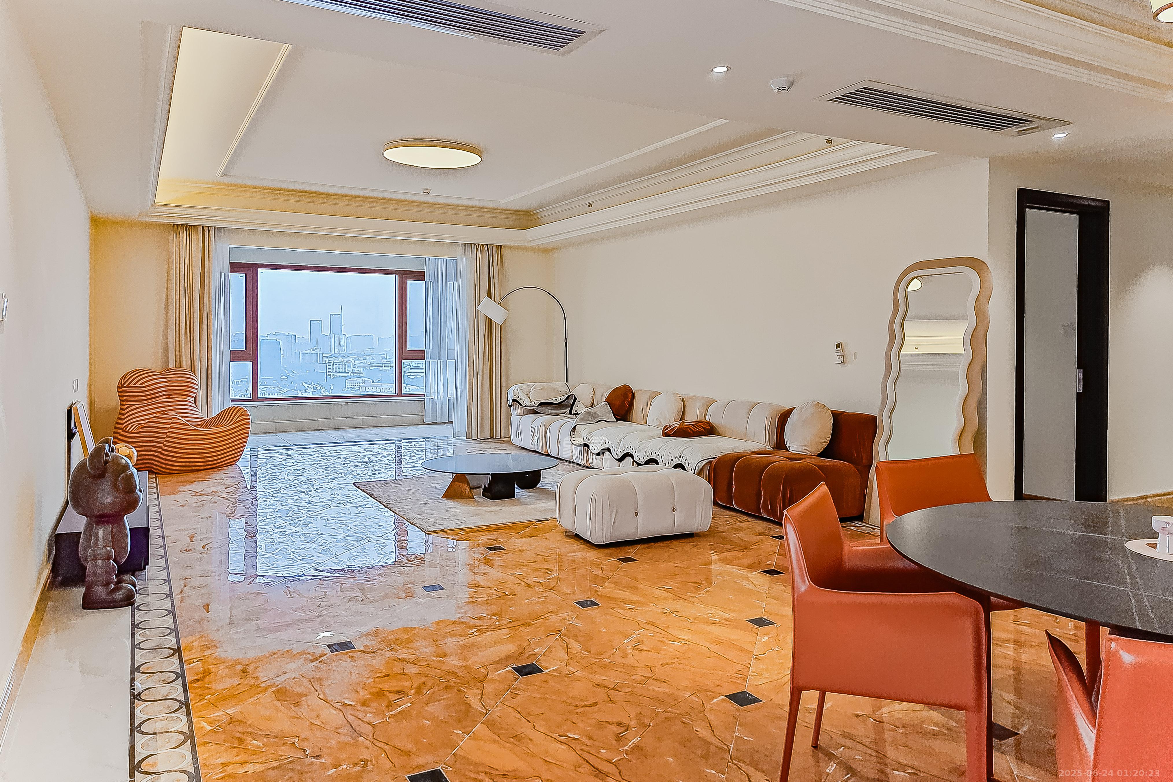 碧桂园威尼斯城 4室3厅3卫 260.0万 碧桂园威尼斯城 4室3厅3卫 260.0万客厅