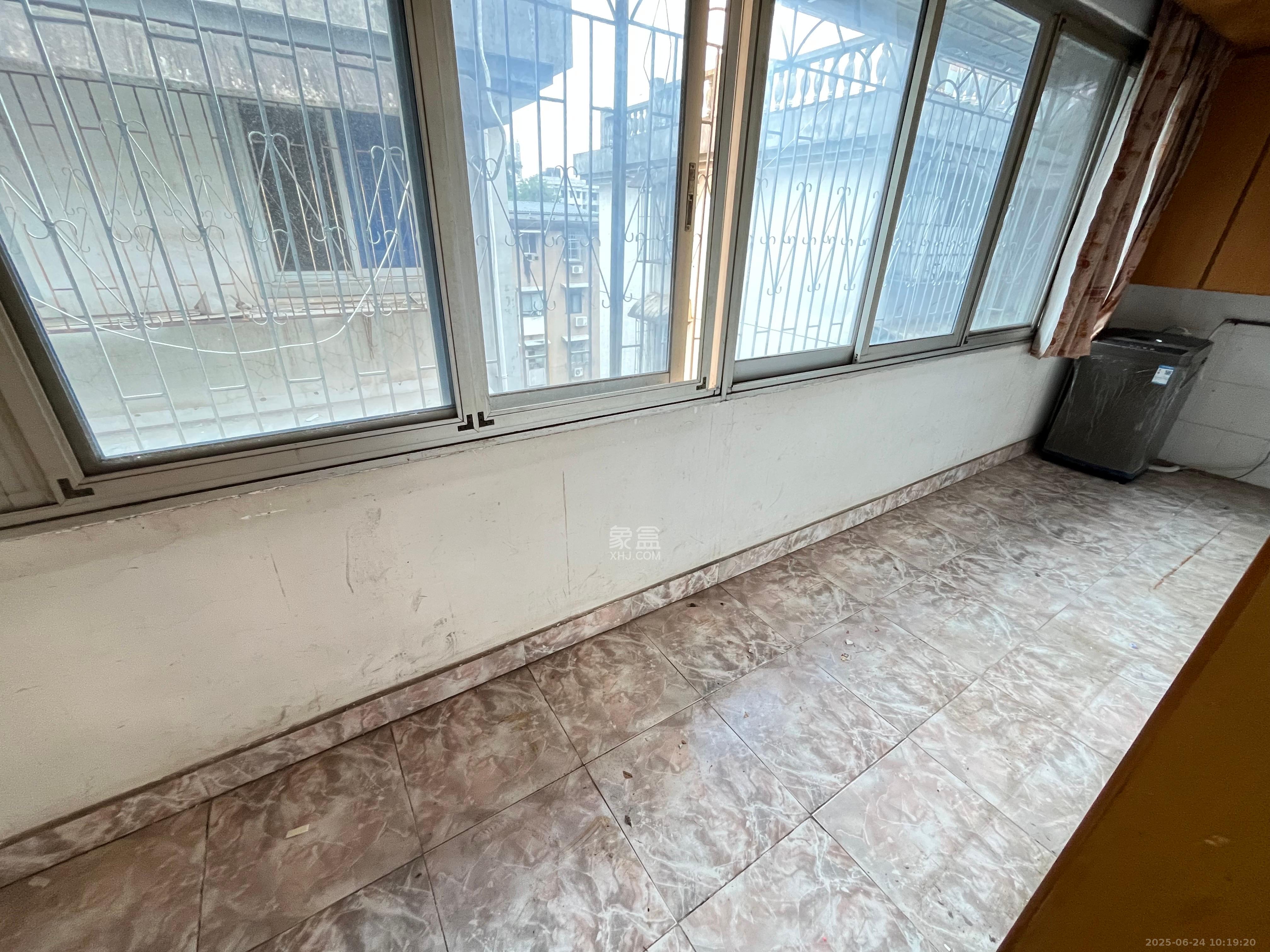 鸿园小区 3室2厅1卫 2000.0元/月 鸿园小区 3室2厅1卫 2000.0元/月室内图