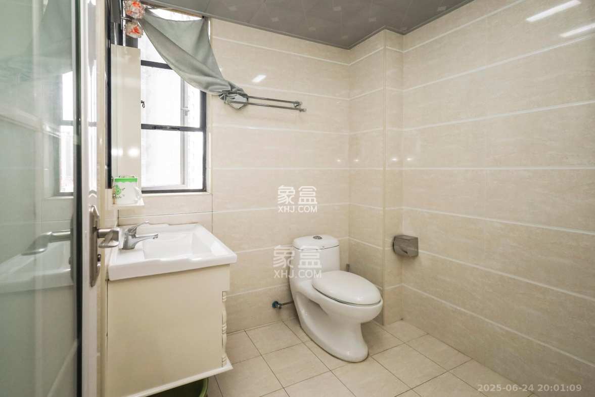 恒鑫山水卿卿  3室2厅2卫    105.0万 恒鑫山水卿卿  3室2厅2卫    105.0万卫生间