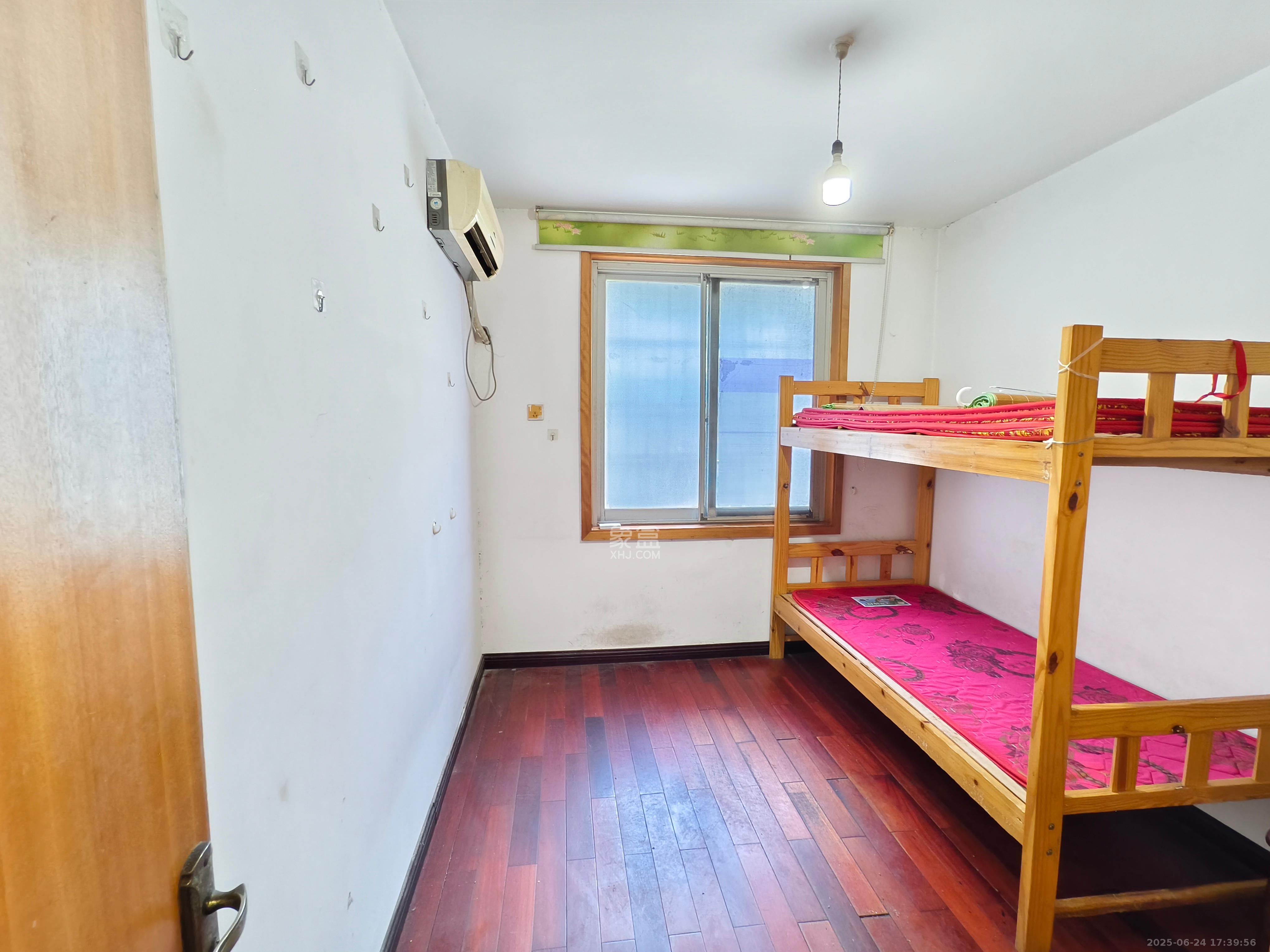 红旗综合安置楼 3室2厅2卫 2400.0元/月 红旗综合安置楼 3室2厅2卫 2400.0元/月室内图