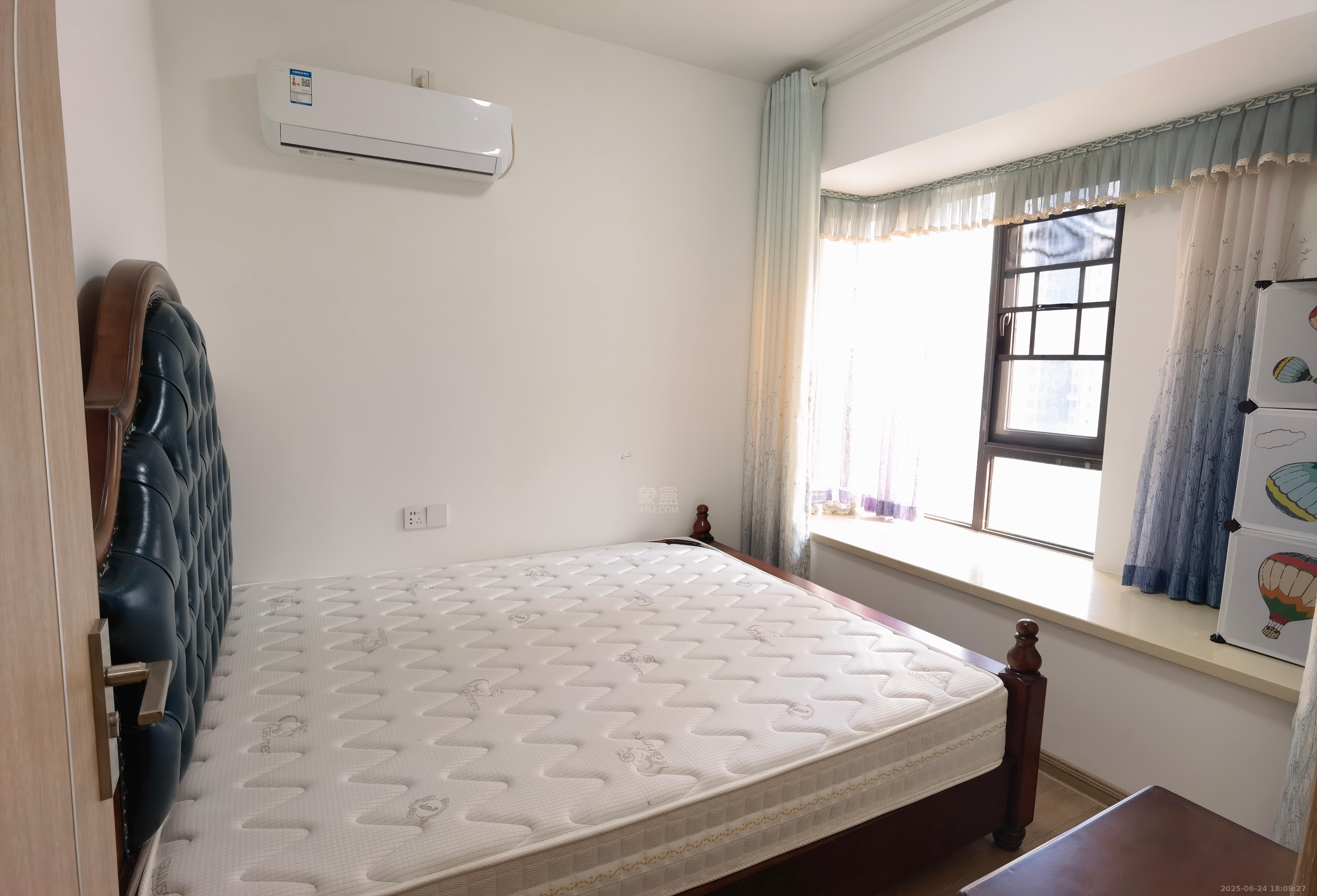 蓝溪谷 3室2厅2卫 2200.0元/月 蓝溪谷 3室2厅2卫 2200.0元/月室内图