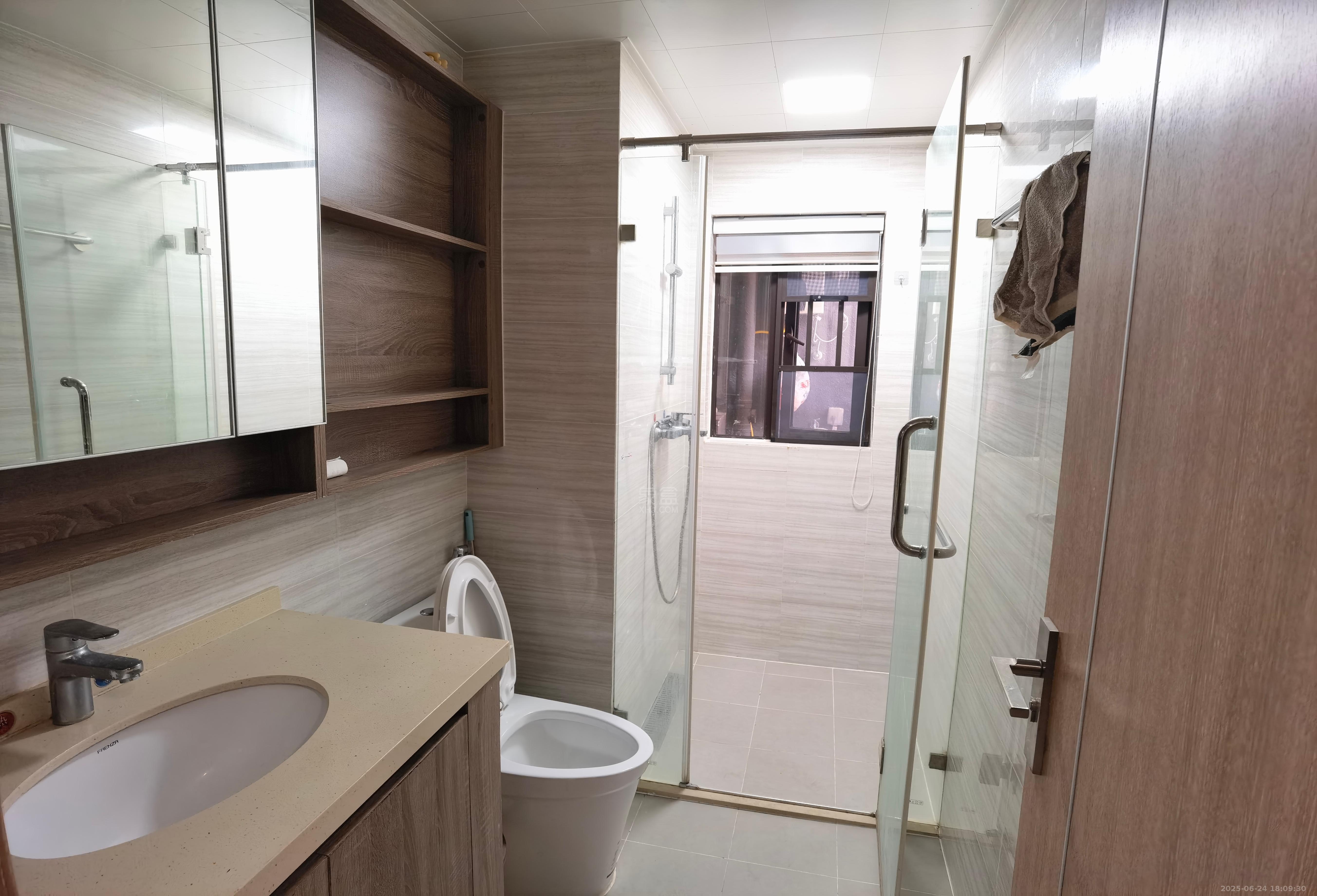 蓝溪谷 3室2厅2卫 2200.0元/月 蓝溪谷 3室2厅2卫 2200.0元/月室内图