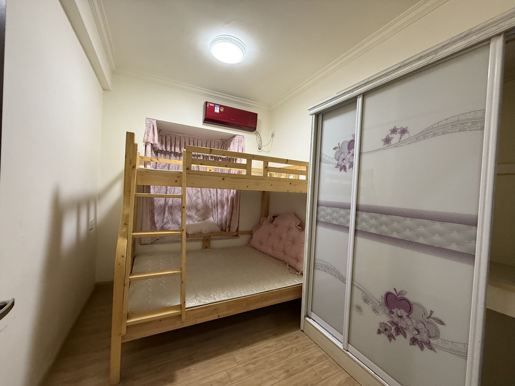 碧桂园 4室2厅2卫 1800.0元/月 碧桂园 4室2厅2卫 1800.0元/月室内图