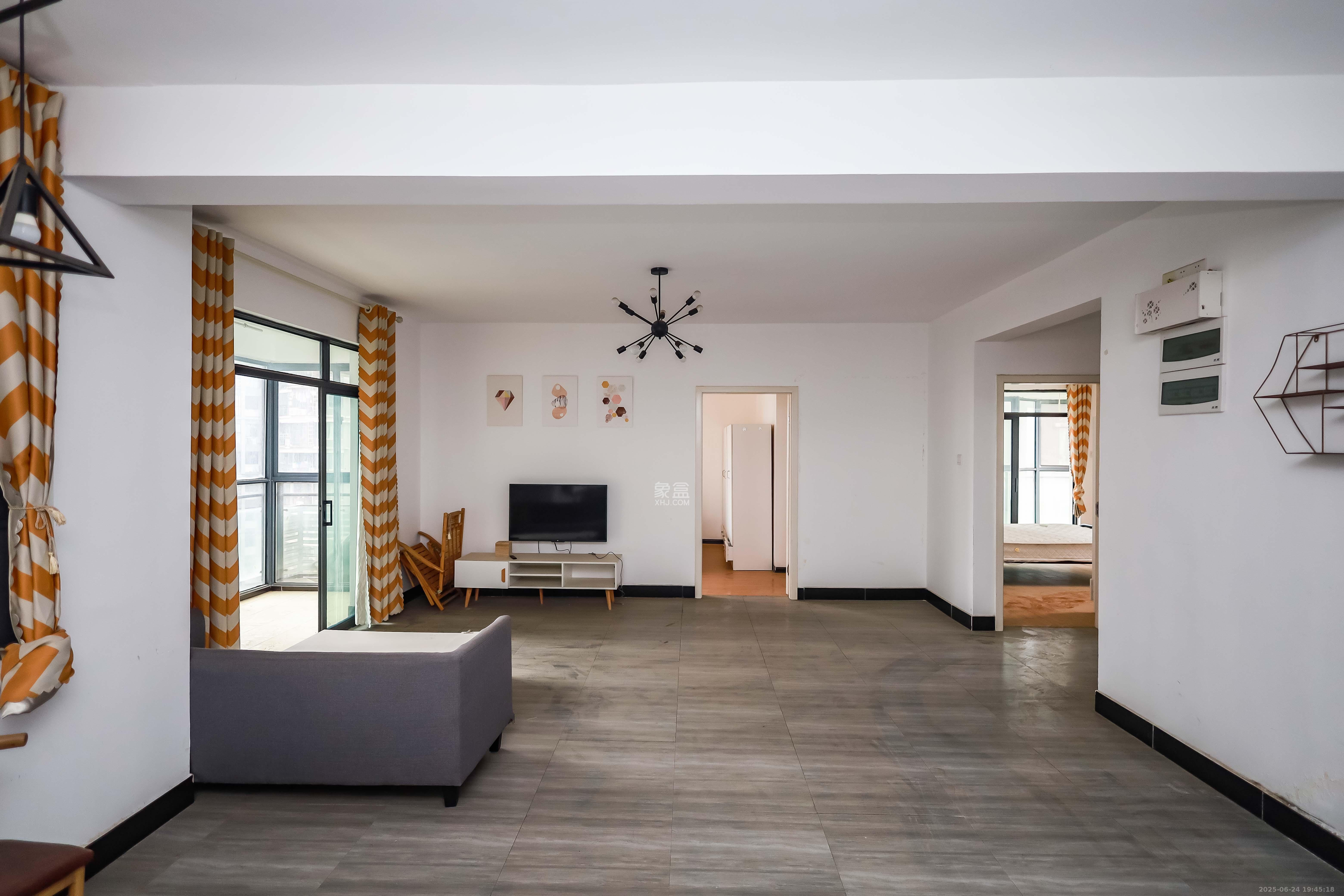 西城龙庭  4室2厅2卫    109.8万 西城龙庭  4室2厅2卫    109.8万