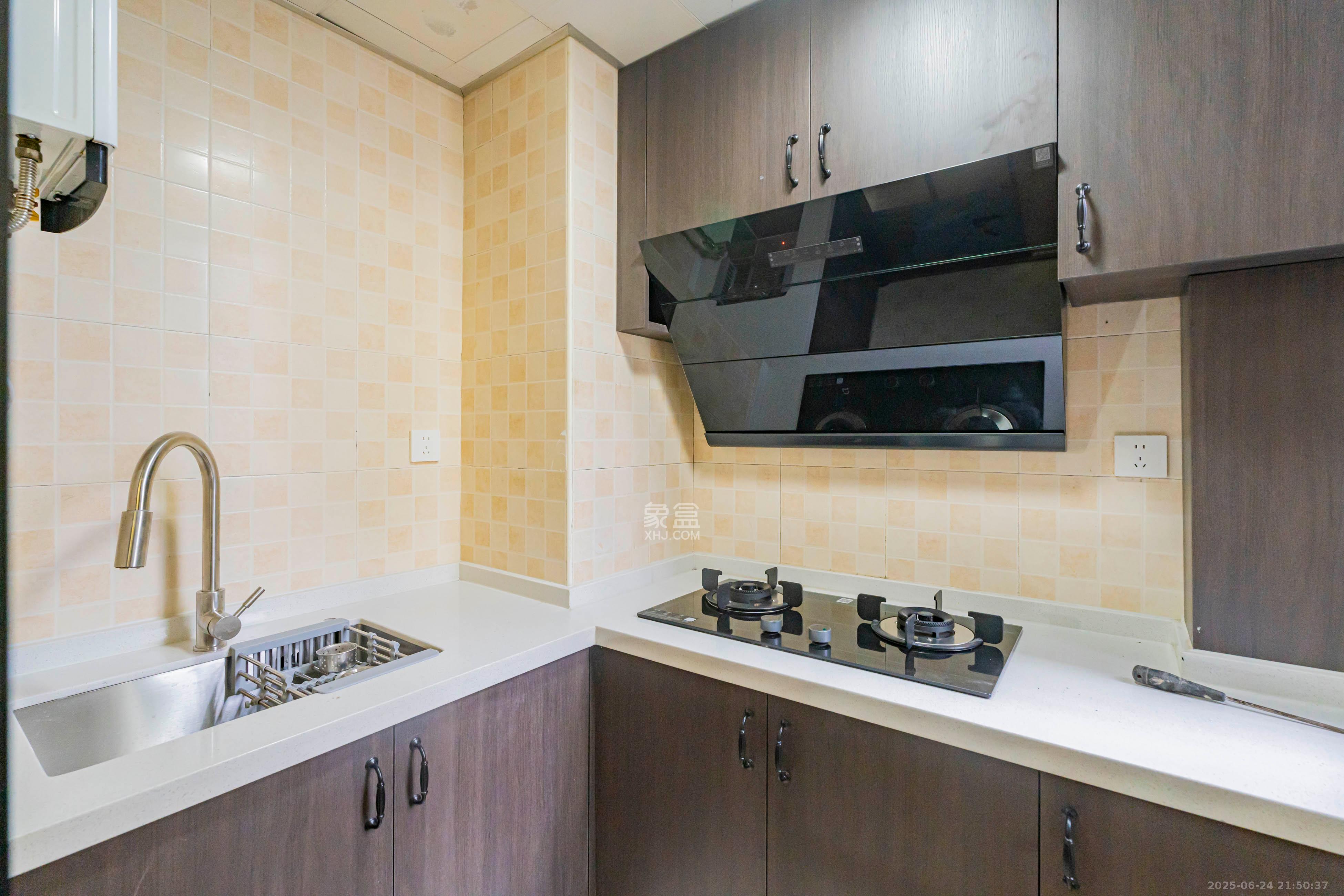 凯乐国际城  2室2厅2卫    90.0万 凯乐国际城  2室2厅2卫    90.0万厨房