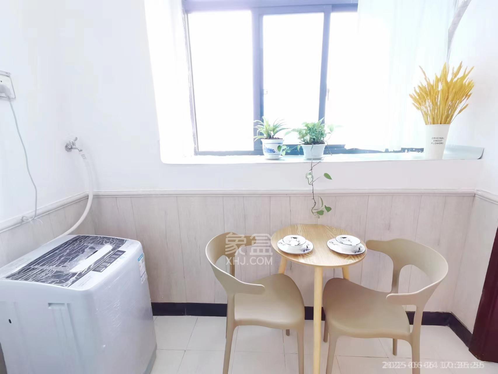 家润多 1室1厅1卫 1300.0元/月 家润多 1室1厅1卫 1300.0元/月室内图