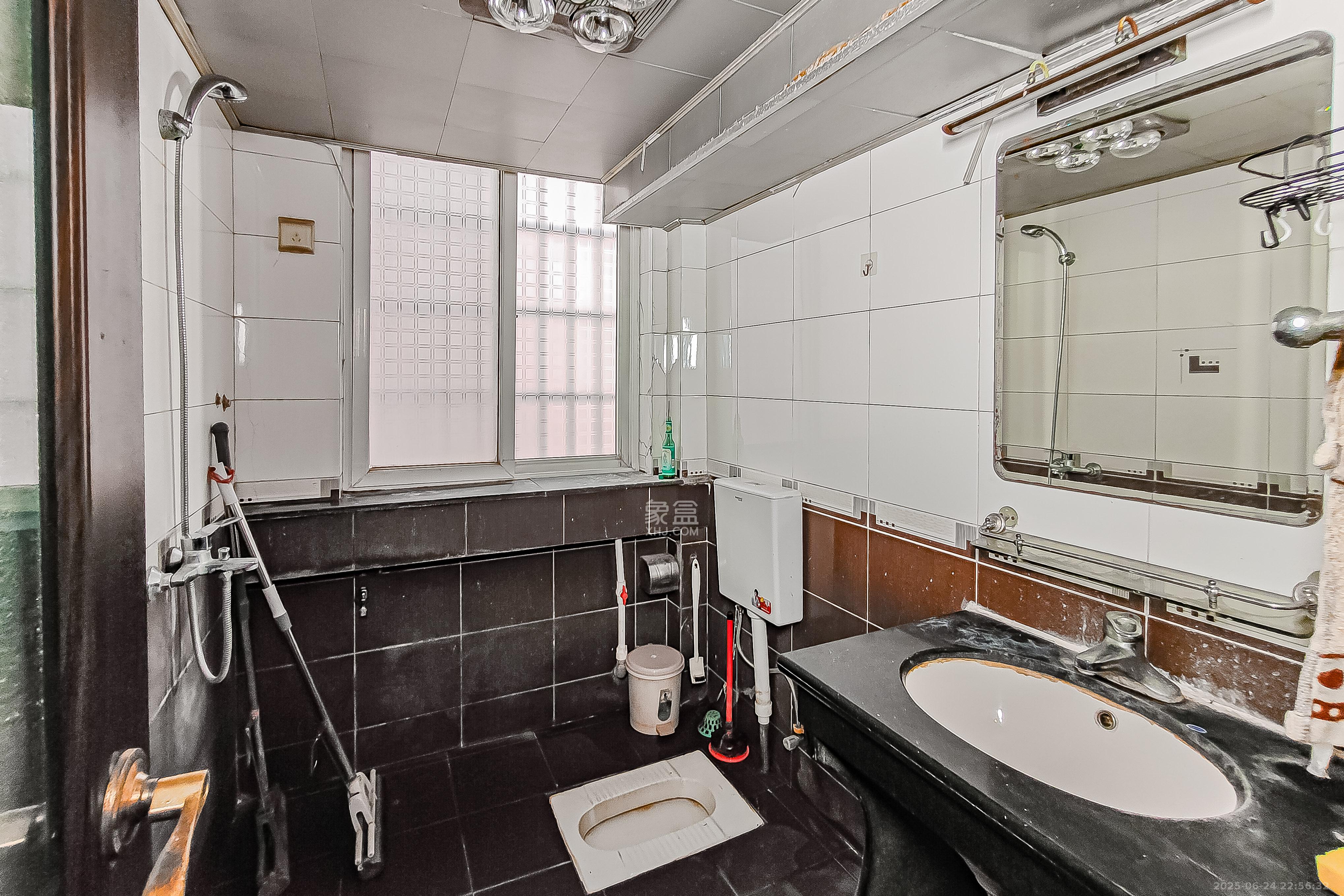 森宇佳园 3室2厅2卫 75.0万 森宇佳园 3室2厅2卫 75.0万卫生间