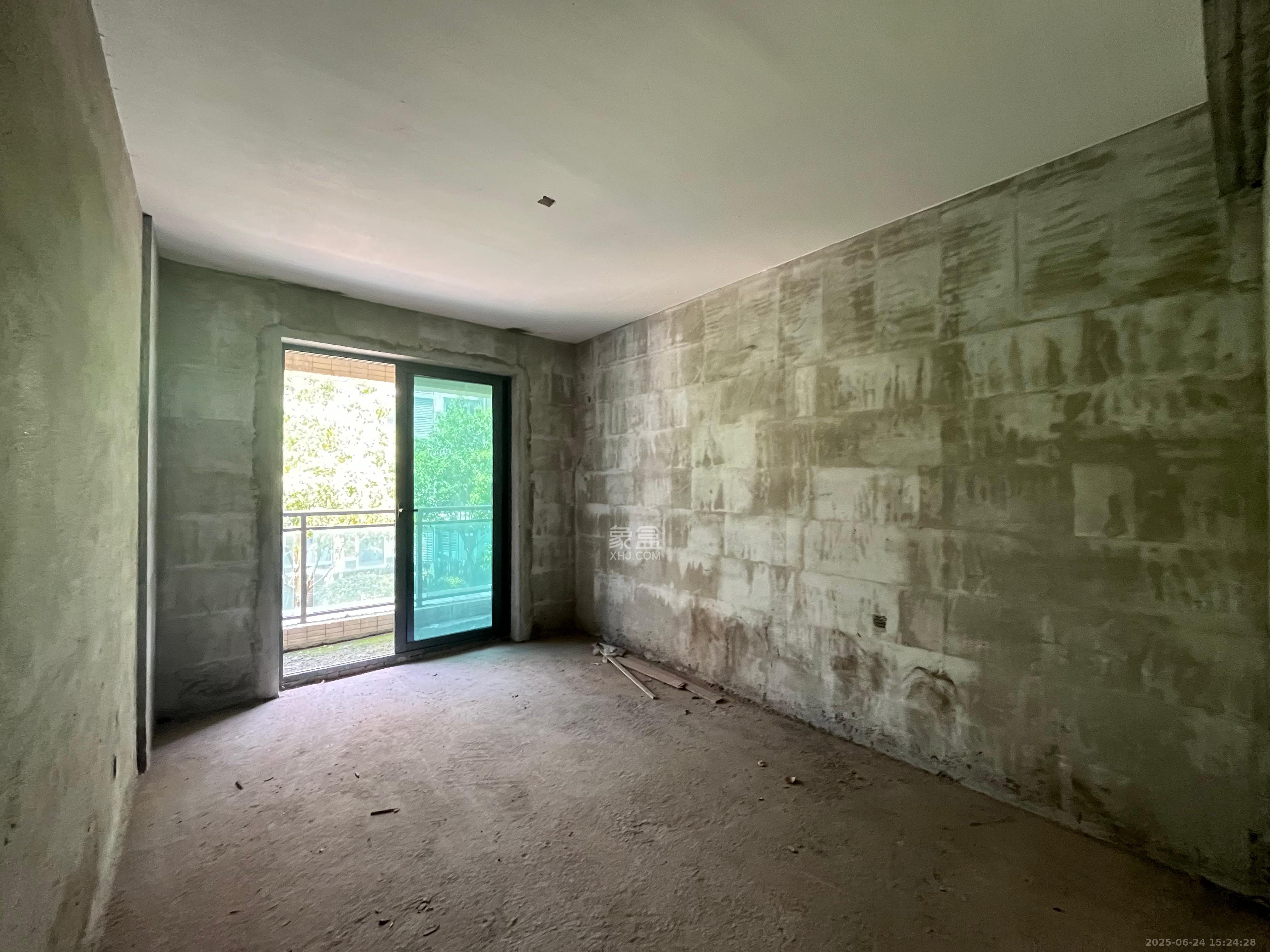 海伦春天  5室2厅2卫    1800.0元/月 海伦春天  5室2厅2卫    1800.0元/月室内图