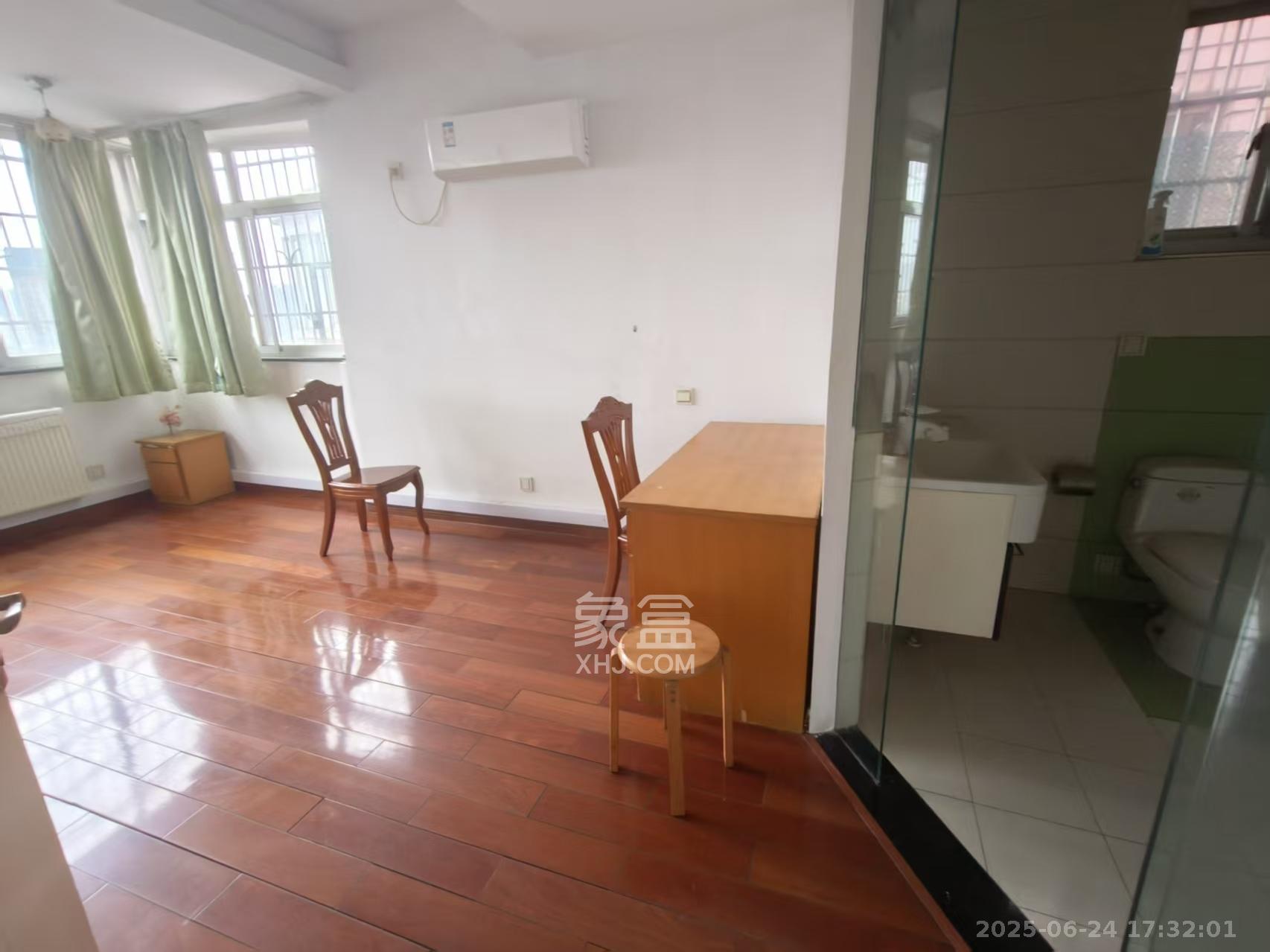 丰泉家园  3室1厅1卫    4200.0元/月 丰泉家园  3室1厅1卫    4200.0元/月室内图