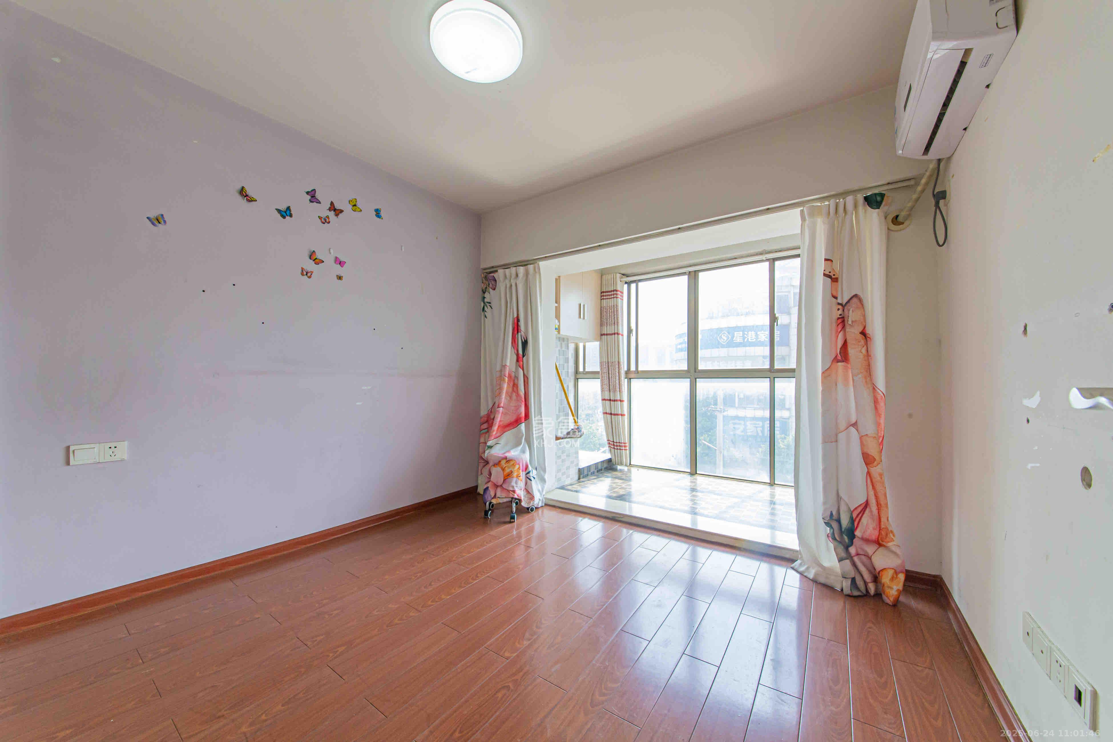 南国嘉苑 3室2厅1卫 1800.0元/月 南国嘉苑 3室2厅1卫 1800.0元/月室内图