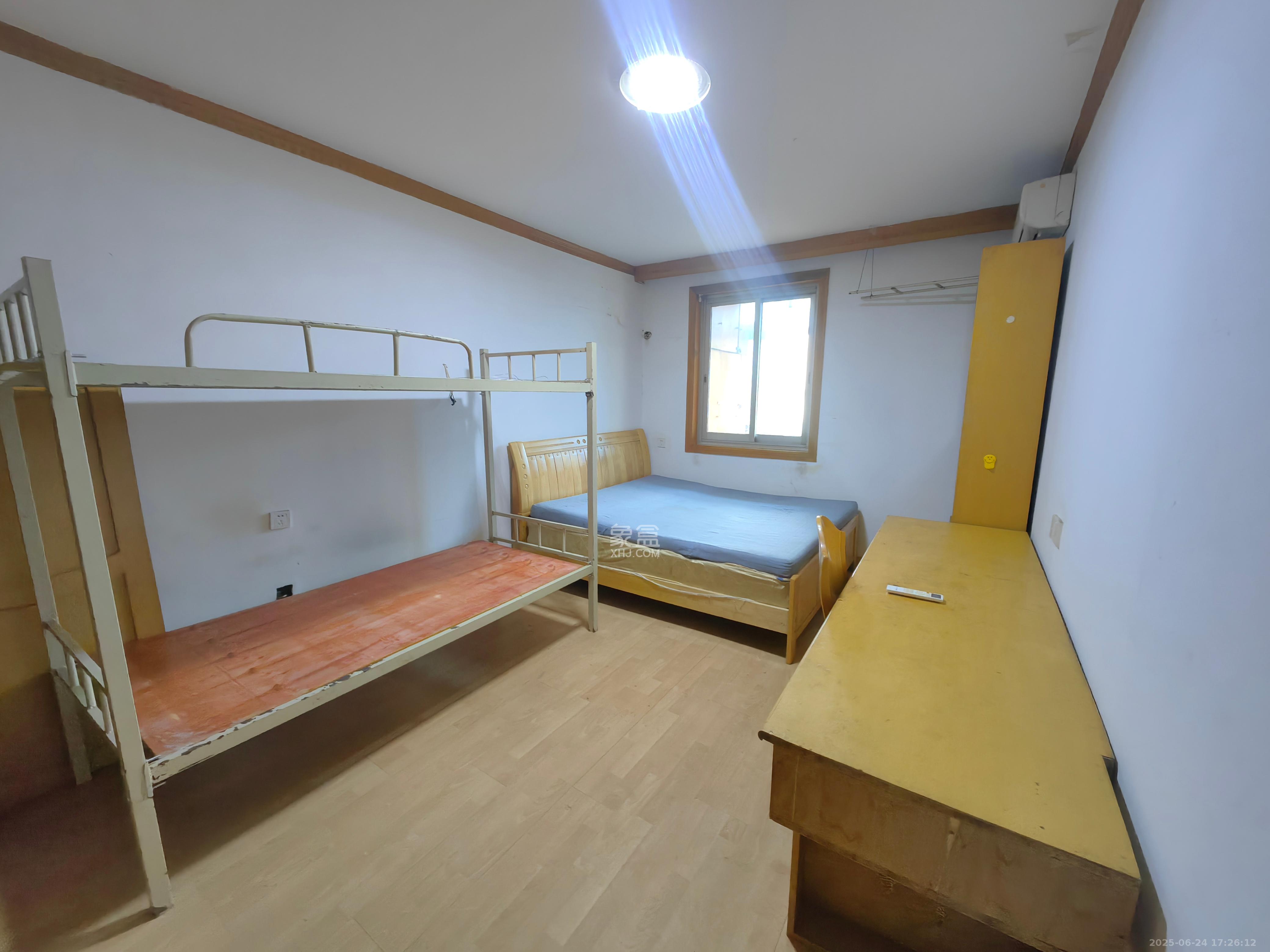 人民东路、人民中路散盘 3室1厅1卫 1700.0元/月 人民东路、人民中路散盘 3室1厅1卫 1700.0元/月室内图